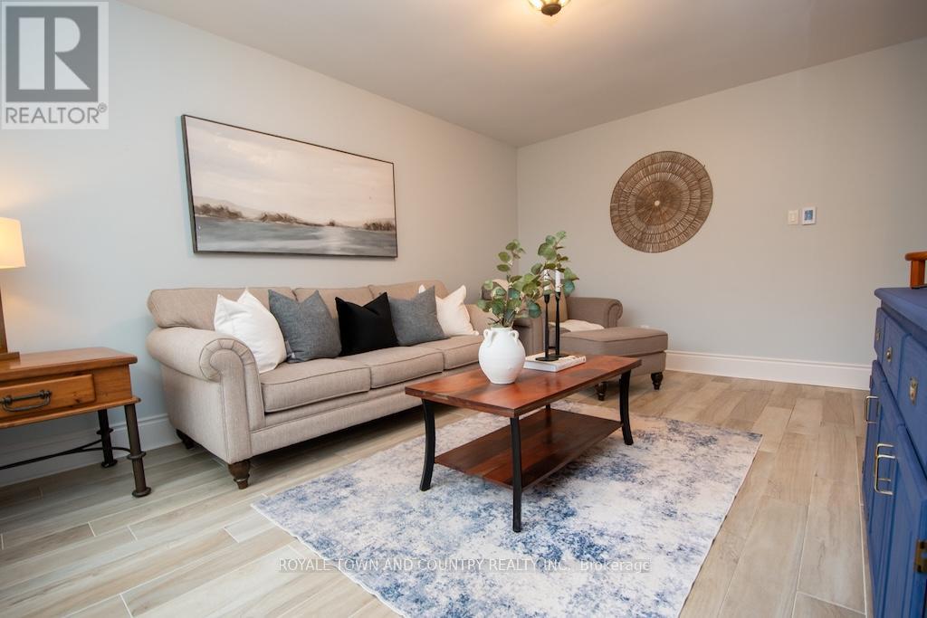 112 Adelaide Street N, Kawartha Lakes (Lindsay), Ontario  K9V 4L9 - Photo 18 - X12474156