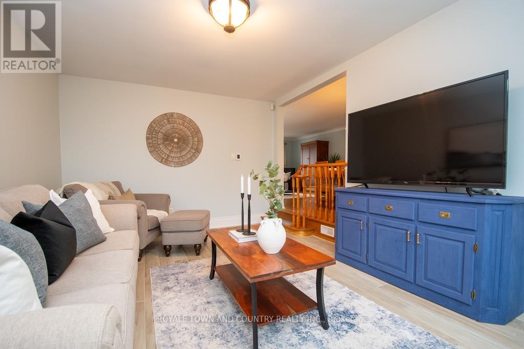 112 Adelaide Street N, Kawartha Lakes (Lindsay), Ontario  K9V 4L9 - Photo 19 - X12474156