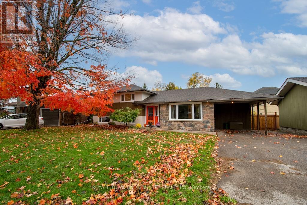 112 Adelaide Street N, Kawartha Lakes (Lindsay), Ontario  K9V 4L9 - Photo 2 - X12474156