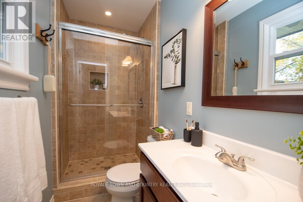112 Adelaide Street N, Kawartha Lakes (Lindsay), Ontario  K9V 4L9 - Photo 22 - X12474156
