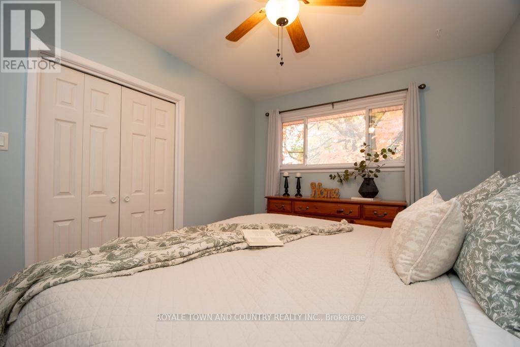 112 Adelaide Street N, Kawartha Lakes (Lindsay), Ontario  K9V 4L9 - Photo 26 - X12474156