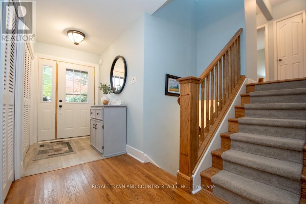 112 Adelaide Street N, Kawartha Lakes (Lindsay), Ontario  K9V 4L9 - Photo 6 - X12474156