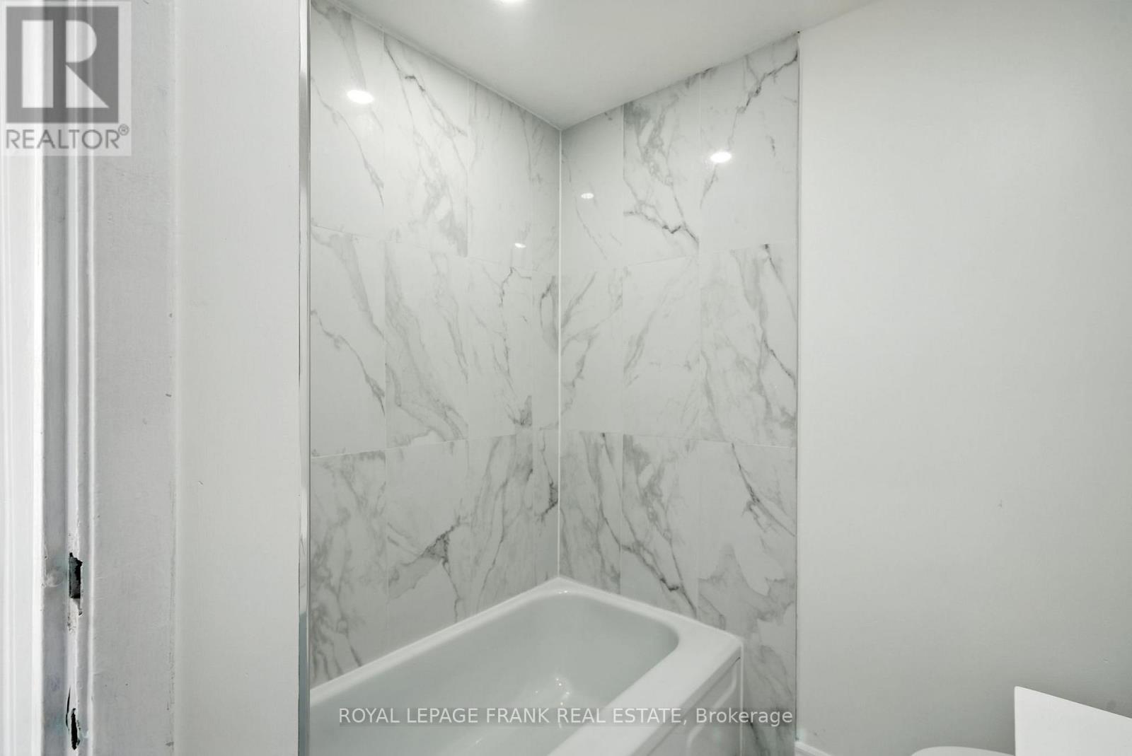 2 - 88 Mary Street W, Kawartha Lakes (Lindsay), Ontario  K9V 5G3 - Photo 29 - X12474302