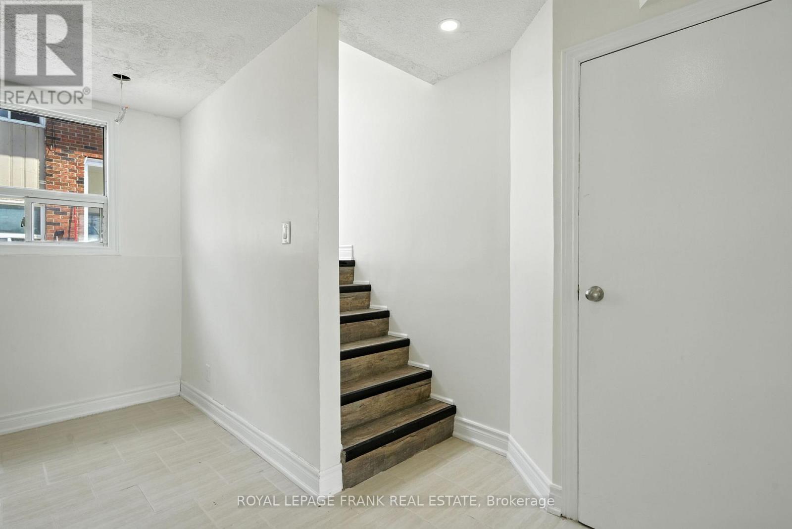 2 - 88 Mary Street W, Kawartha Lakes (Lindsay), Ontario  K9V 5G3 - Photo 6 - X12474302