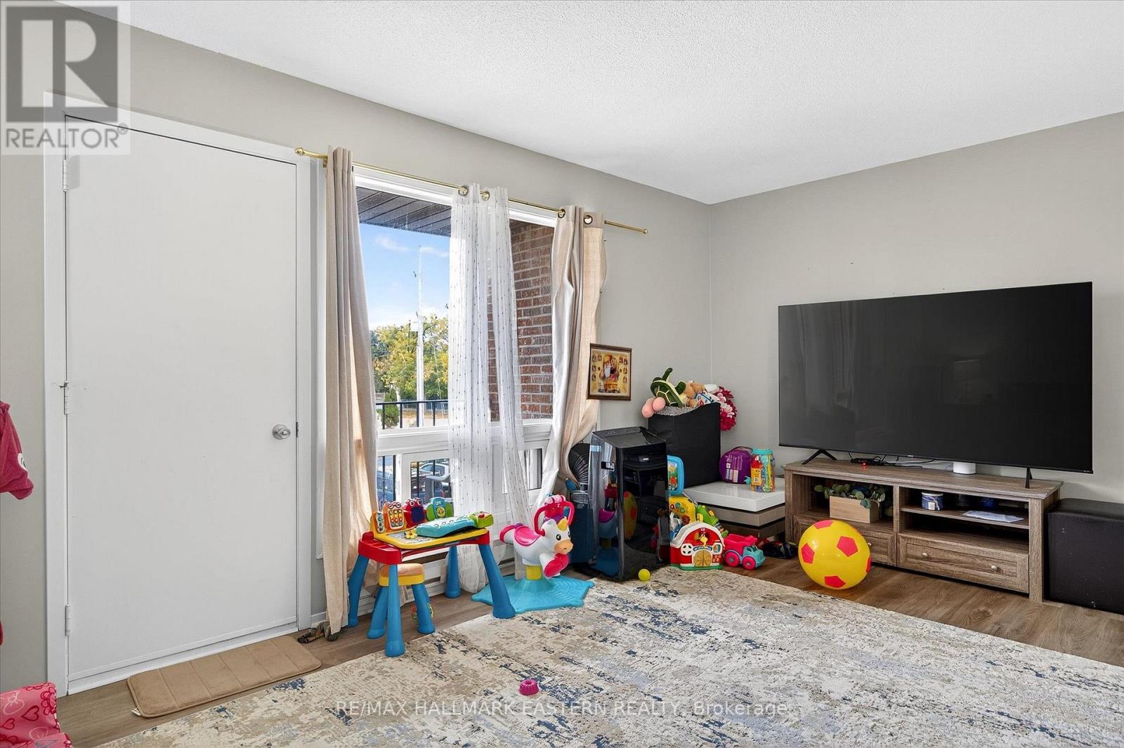 135 Lansdowne Street W, Peterborough (Otonabee Ward 1), Ontario  K9J 1Y2 - Photo 19 - X12474441