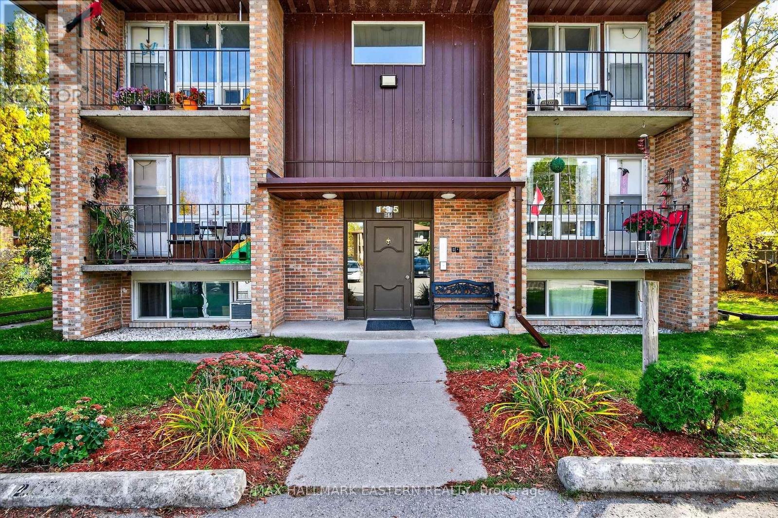 135 Lansdowne Street W, Peterborough (Otonabee Ward 1), Ontario  K9J 1Y2 - Photo 2 - X12474441