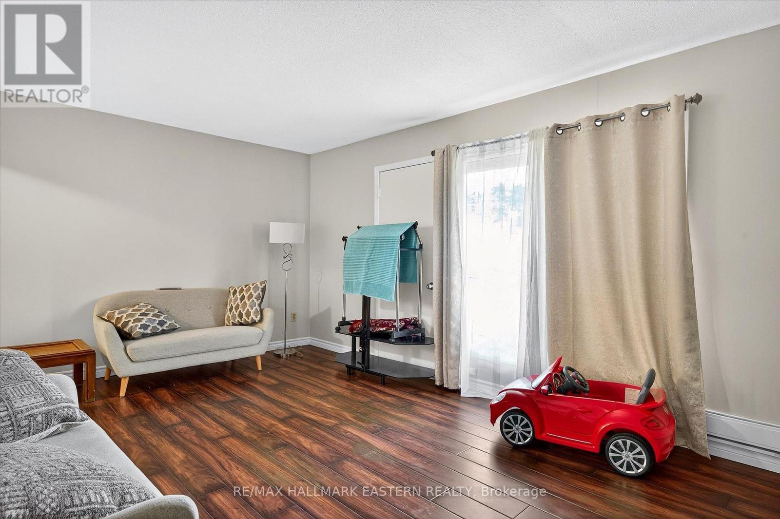 135 Lansdowne Street W, Peterborough (Otonabee Ward 1), Ontario  K9J 1Y2 - Photo 36 - X12474441