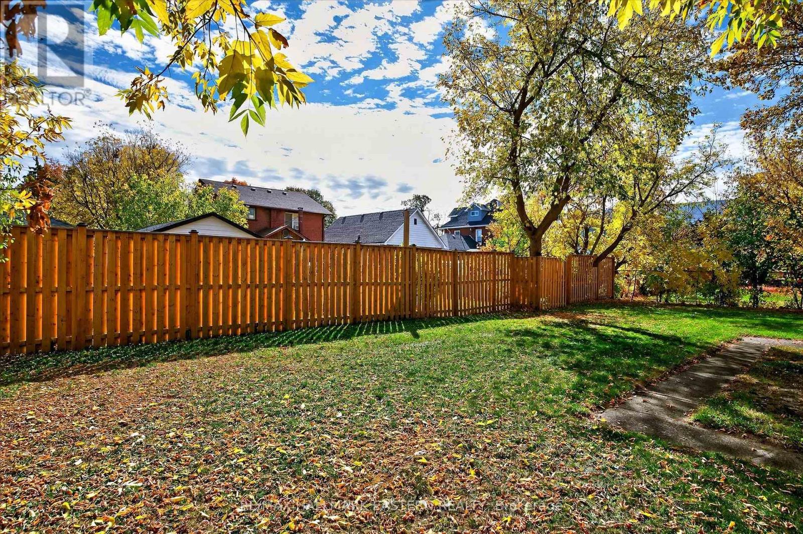 135 Lansdowne Street W, Peterborough (Otonabee Ward 1), Ontario  K9J 1Y2 - Photo 48 - X12474441