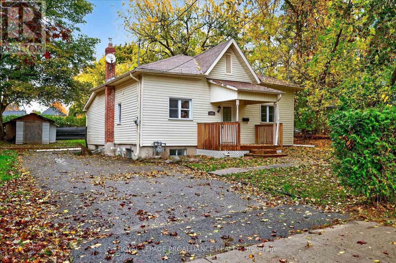 346 London Street, Peterborough (Town Ward 3), Ontario  K9H 2Z7 - Photo 1 - X12474483