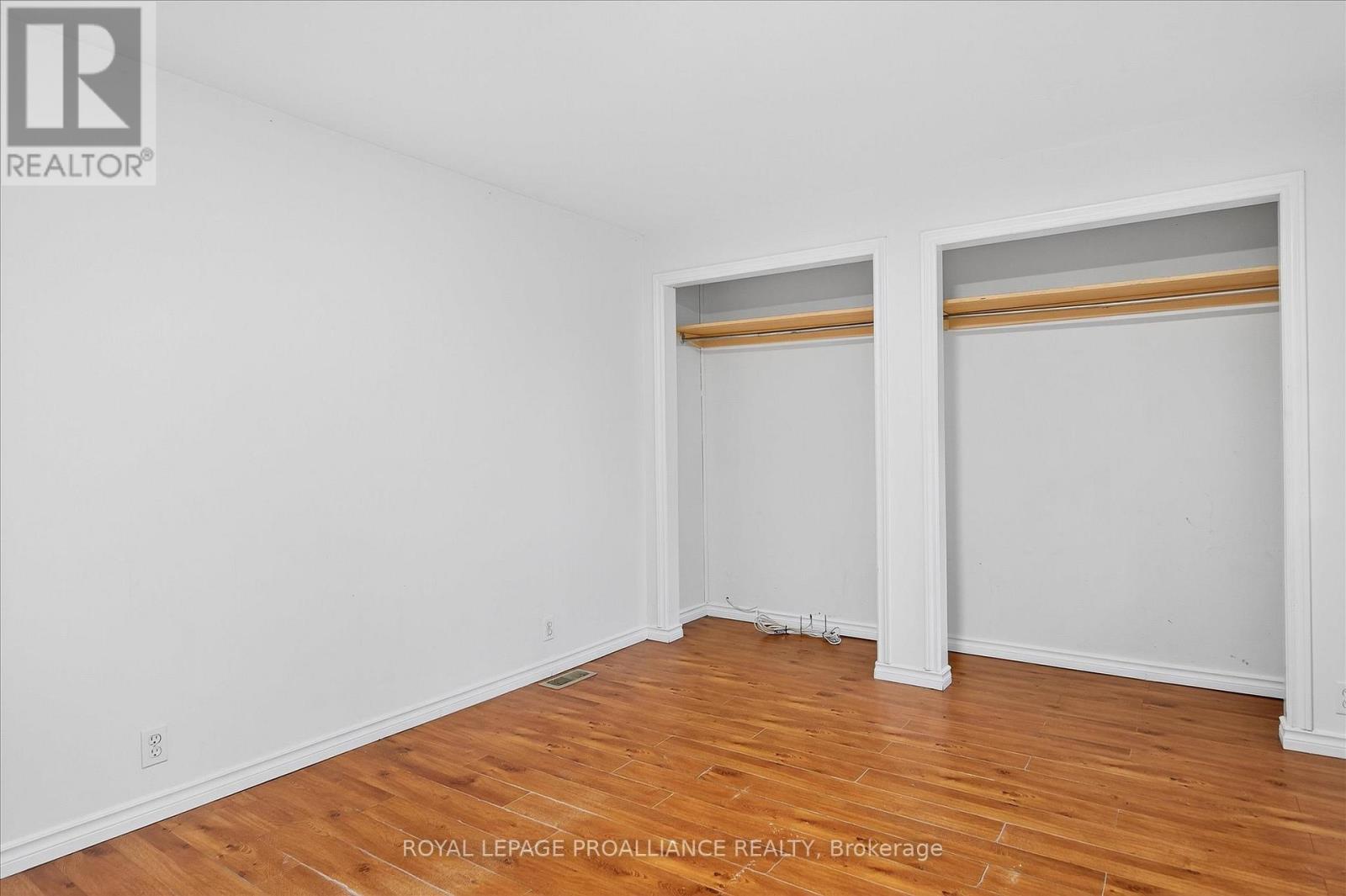 346 London Street, Peterborough (Town Ward 3), Ontario  K9H 2Z7 - Photo 13 - X12474483