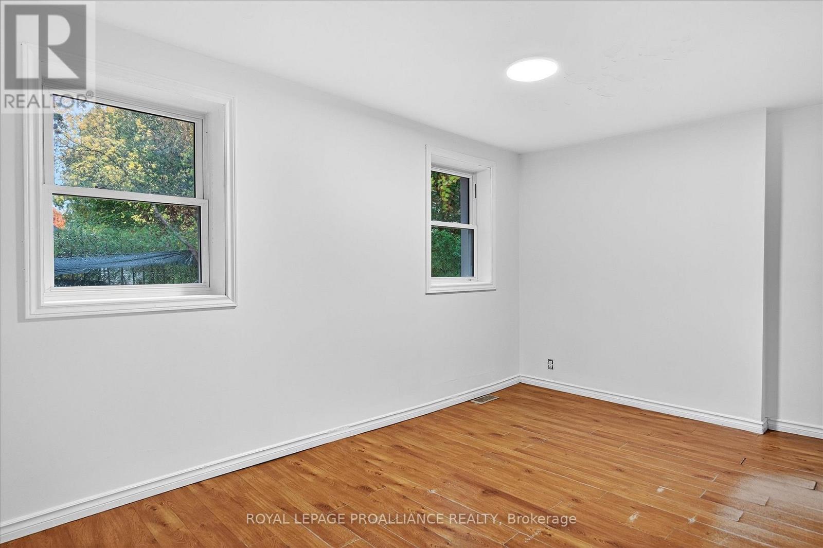 346 London Street, Peterborough (Town Ward 3), Ontario  K9H 2Z7 - Photo 15 - X12474483