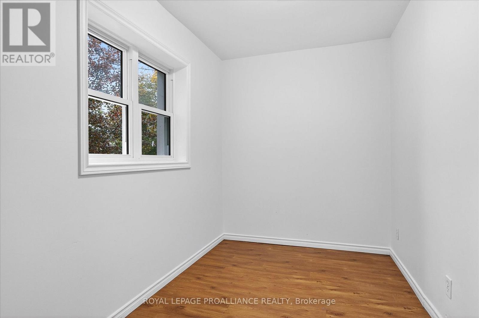 346 London Street, Peterborough (Town Ward 3), Ontario  K9H 2Z7 - Photo 19 - X12474483