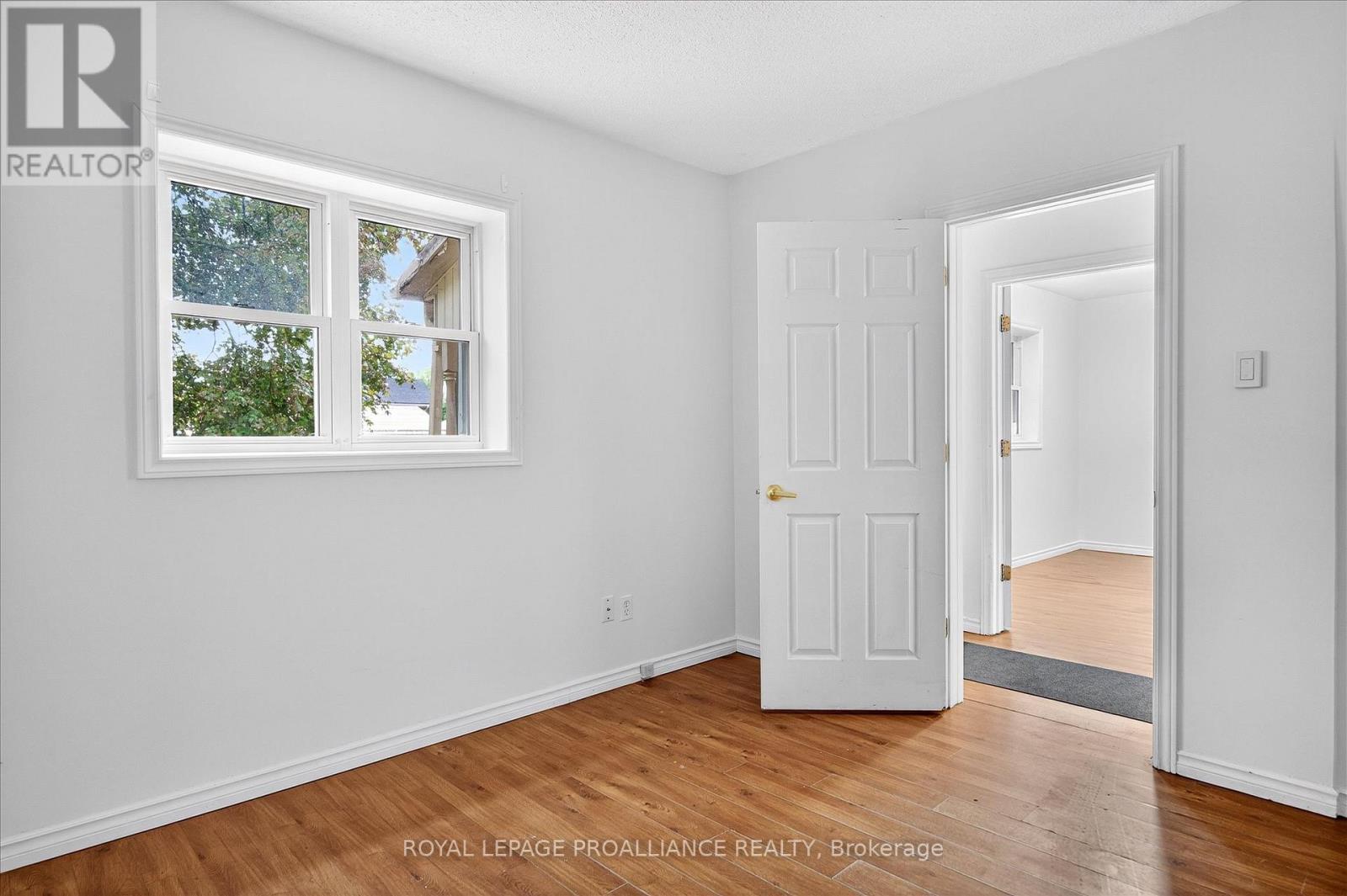 346 London Street, Peterborough (Town Ward 3), Ontario  K9H 2Z7 - Photo 21 - X12474483