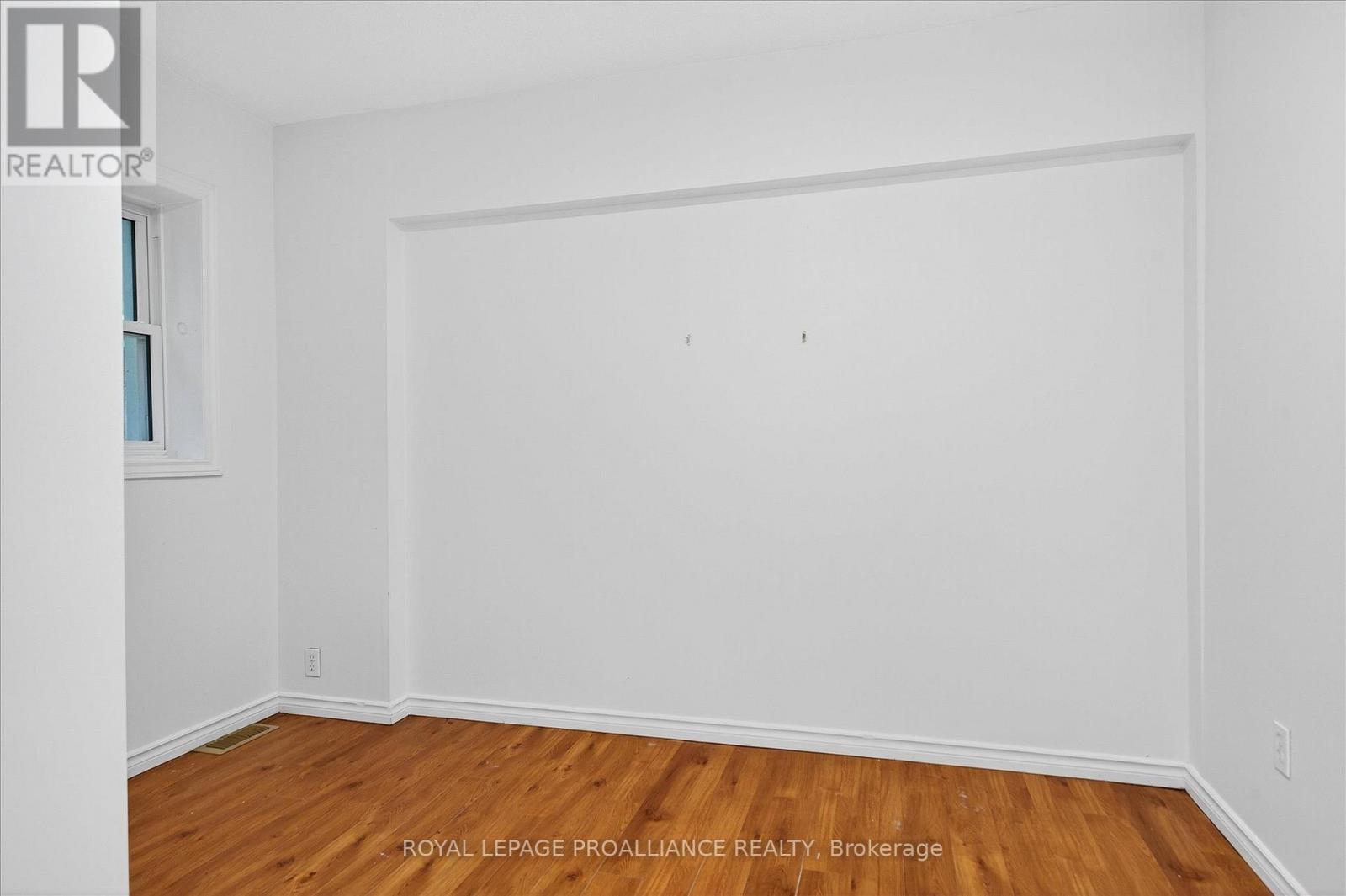 346 London Street, Peterborough (Town Ward 3), Ontario  K9H 2Z7 - Photo 24 - X12474483