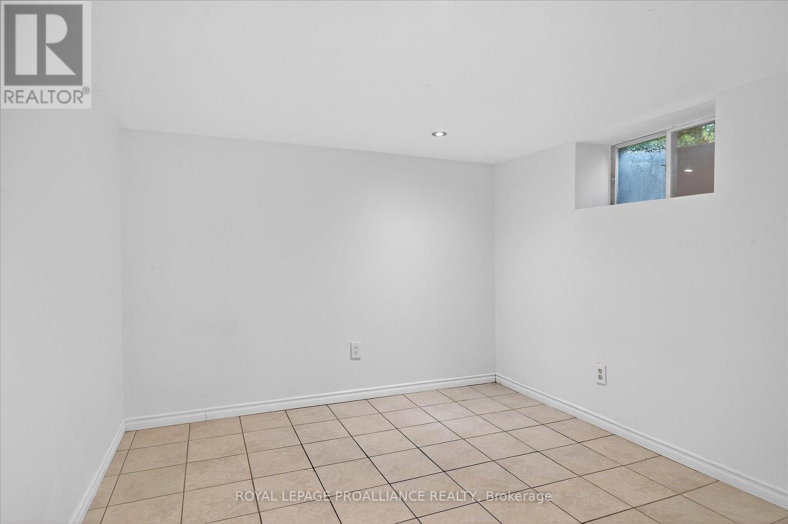 346 London Street, Peterborough (Town Ward 3), Ontario  K9H 2Z7 - Photo 28 - X12474483