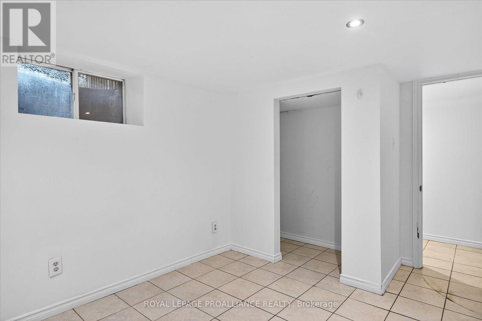 346 London Street, Peterborough (Town Ward 3), Ontario  K9H 2Z7 - Photo 29 - X12474483