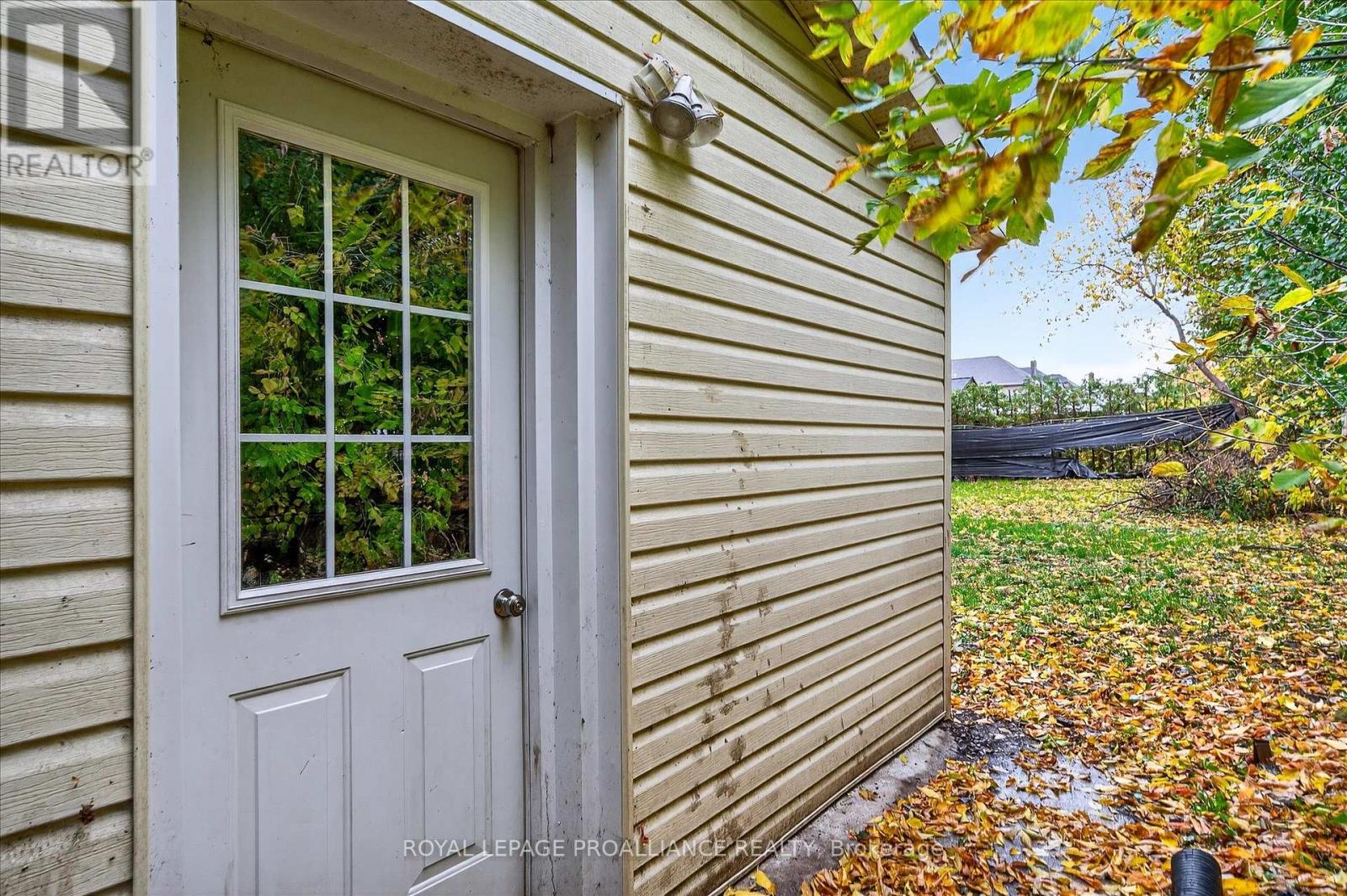 346 London Street, Peterborough (Town Ward 3), Ontario  K9H 2Z7 - Photo 31 - X12474483