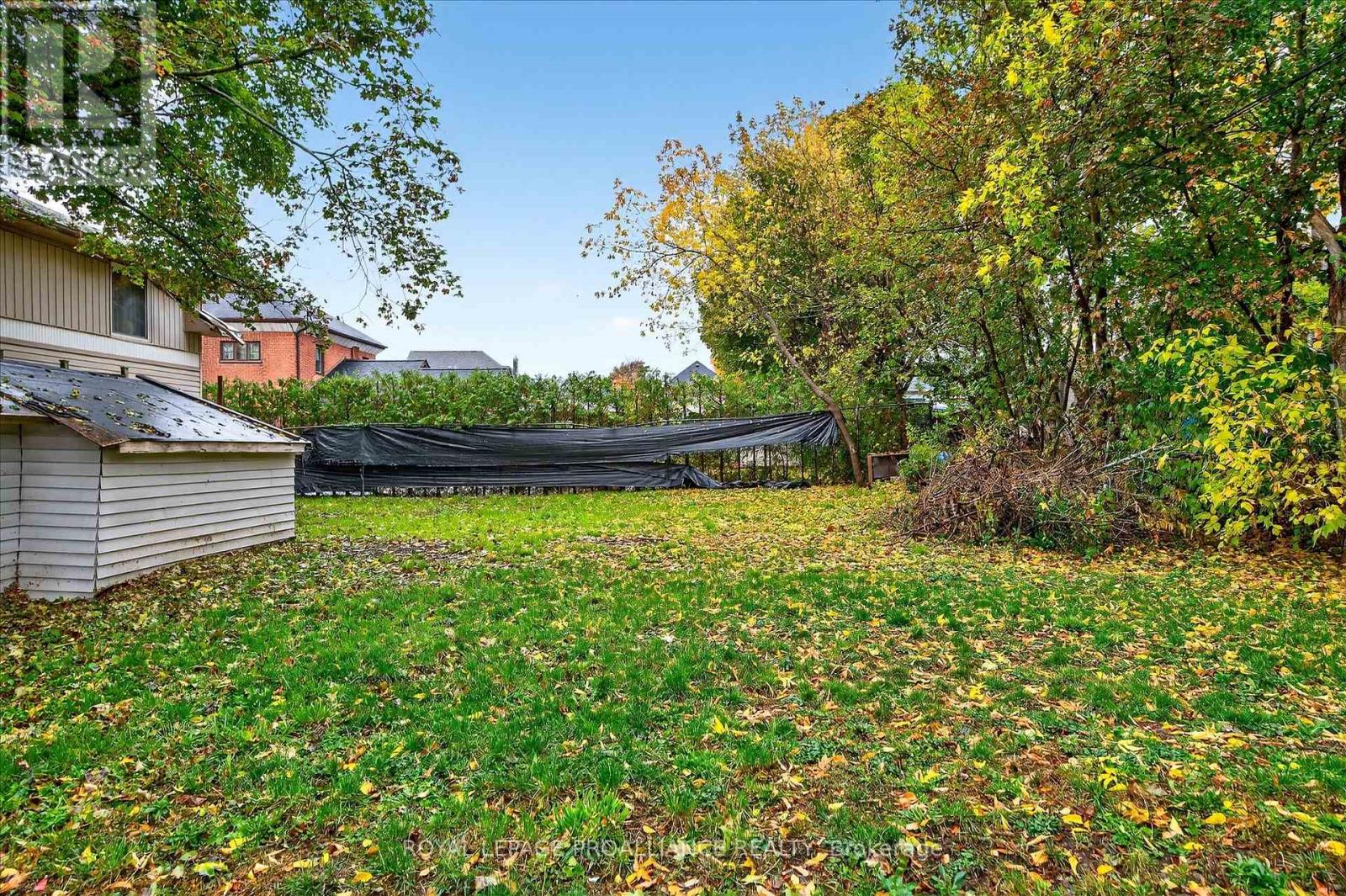 346 London Street, Peterborough (Town Ward 3), Ontario  K9H 2Z7 - Photo 33 - X12474483