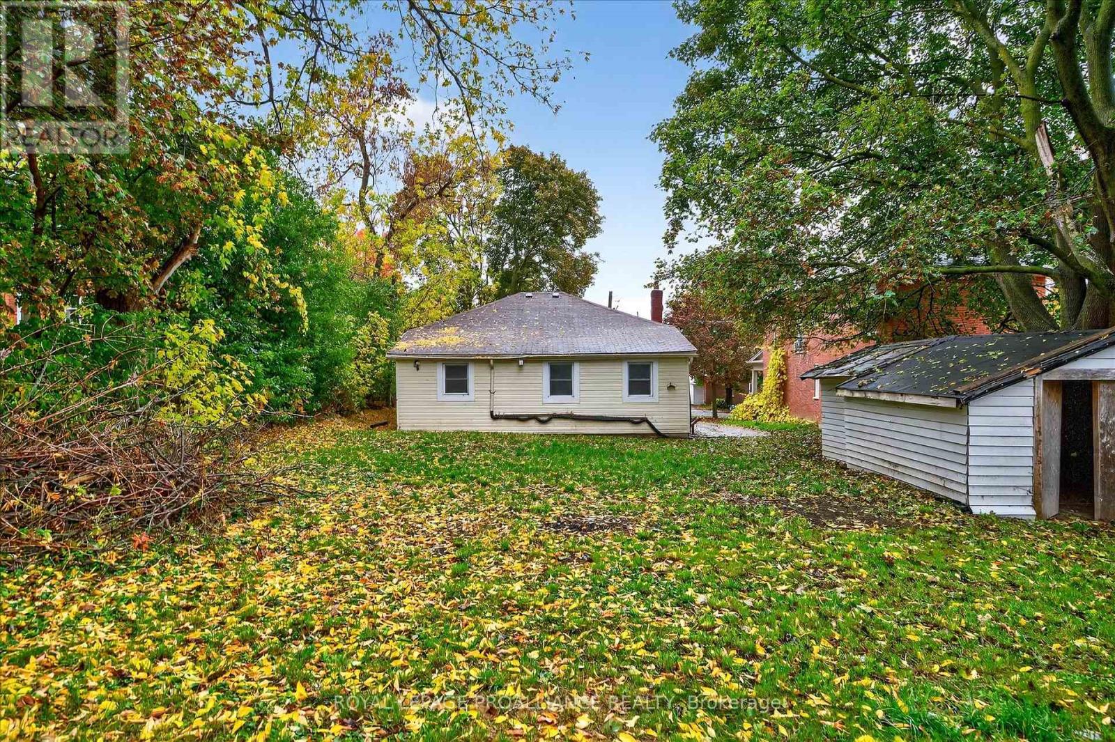 346 London Street, Peterborough (Town Ward 3), Ontario  K9H 2Z7 - Photo 36 - X12474483