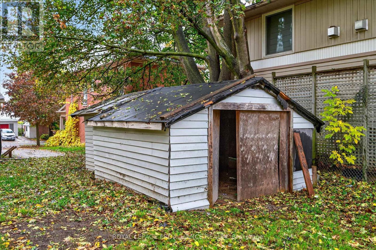 346 London Street, Peterborough (Town Ward 3), Ontario  K9H 2Z7 - Photo 39 - X12474483