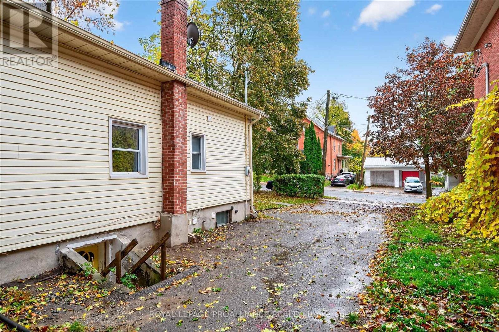 346 London Street, Peterborough (Town Ward 3), Ontario  K9H 2Z7 - Photo 40 - X12474483