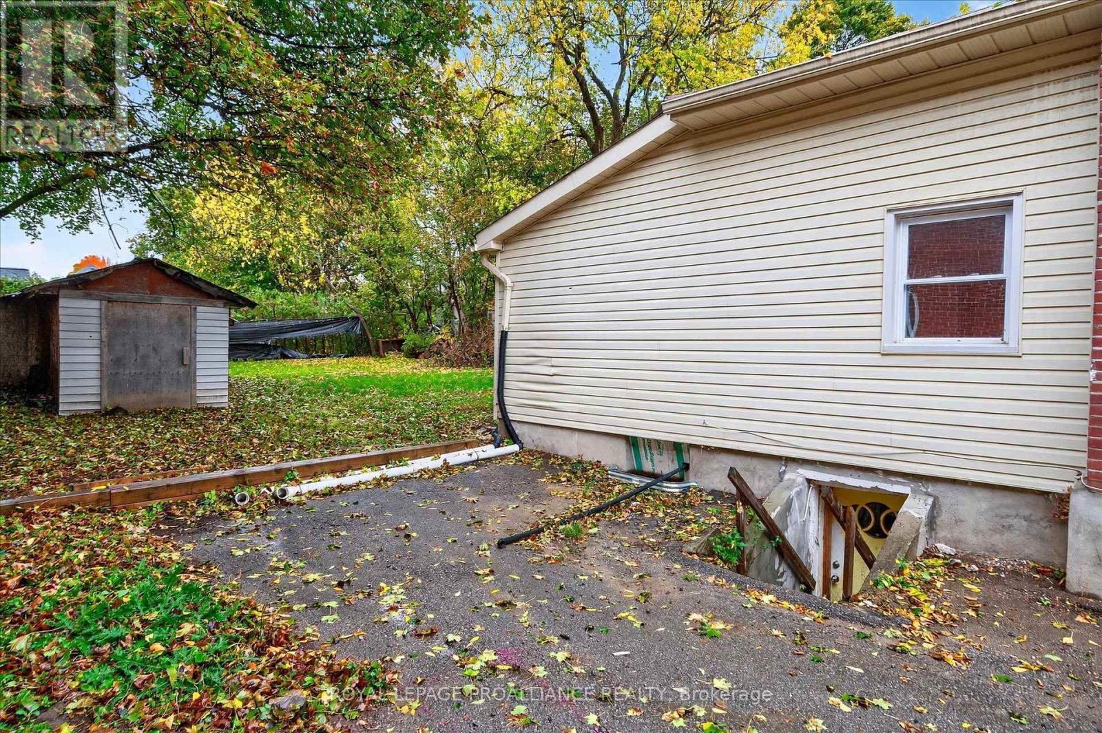 346 London Street, Peterborough (Town Ward 3), Ontario  K9H 2Z7 - Photo 41 - X12474483