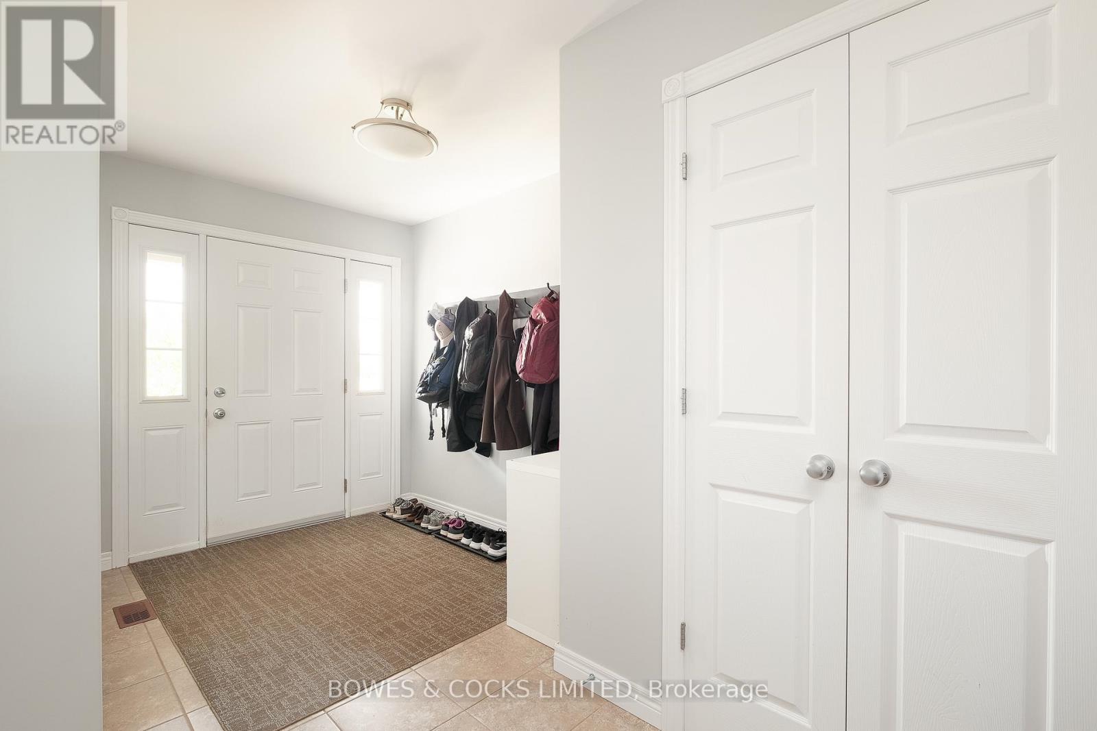 307 Louden Terrace, Peterborough (Monaghan Ward 2), Ontario  K9J 0C4 - Photo 5 - X12474716