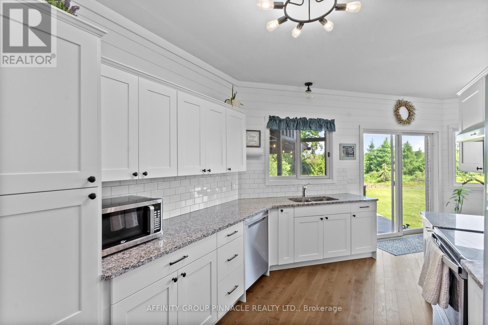46 Lily Lake Road, Selwyn, Ontario  K9J 6X4 - Photo 12 - X12474834