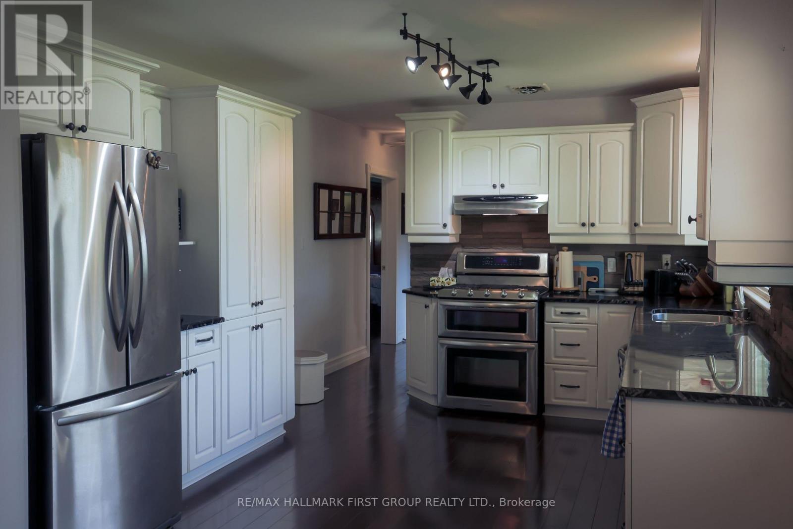 1856 Sherbrooke Street W, Cavan Monaghan (Cavan-Monaghan), Ontario  L0A 1G0 - Photo 8 - X12474707
