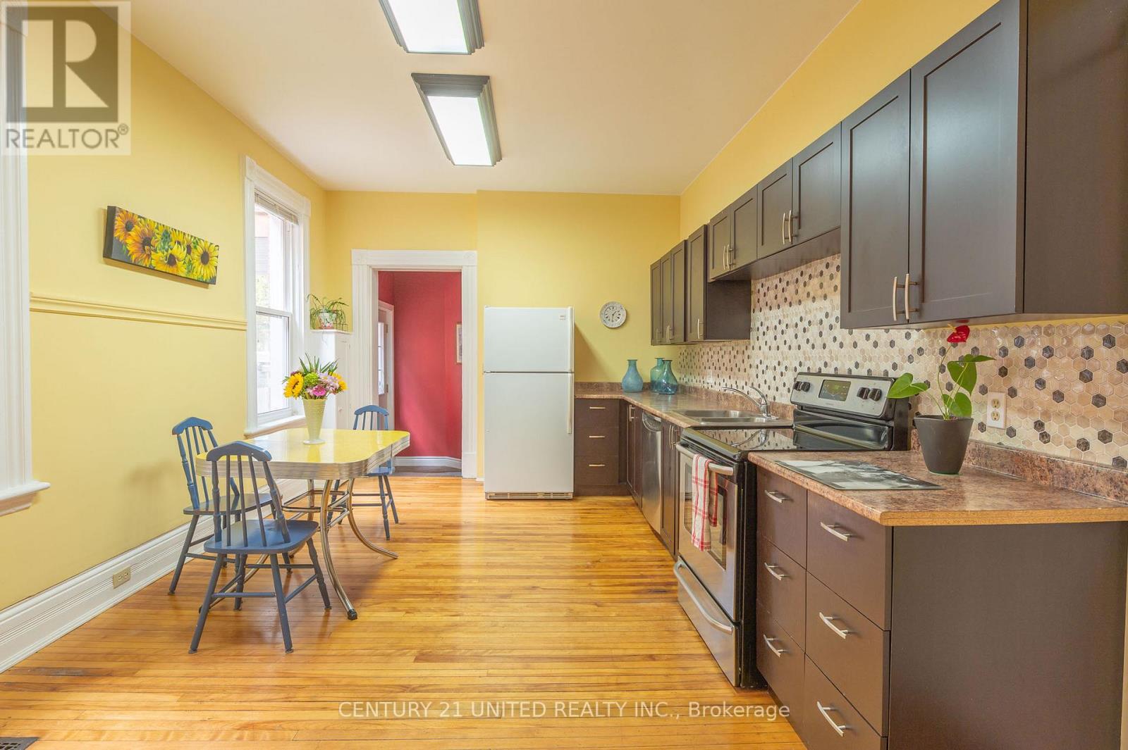 210 Mcdonnel Street, Peterborough (Town Ward 3), Ontario  K9H 2V9 - Photo 11 - X12476113