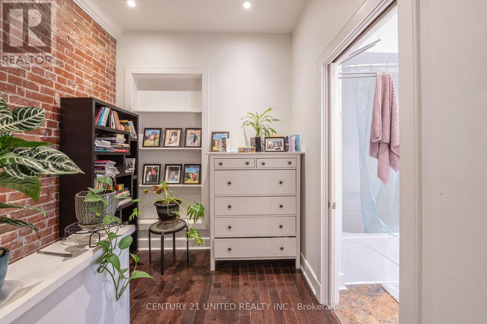 210 Mcdonnel Street, Peterborough (Town Ward 3), Ontario  K9H 2V9 - Photo 31 - X12476113