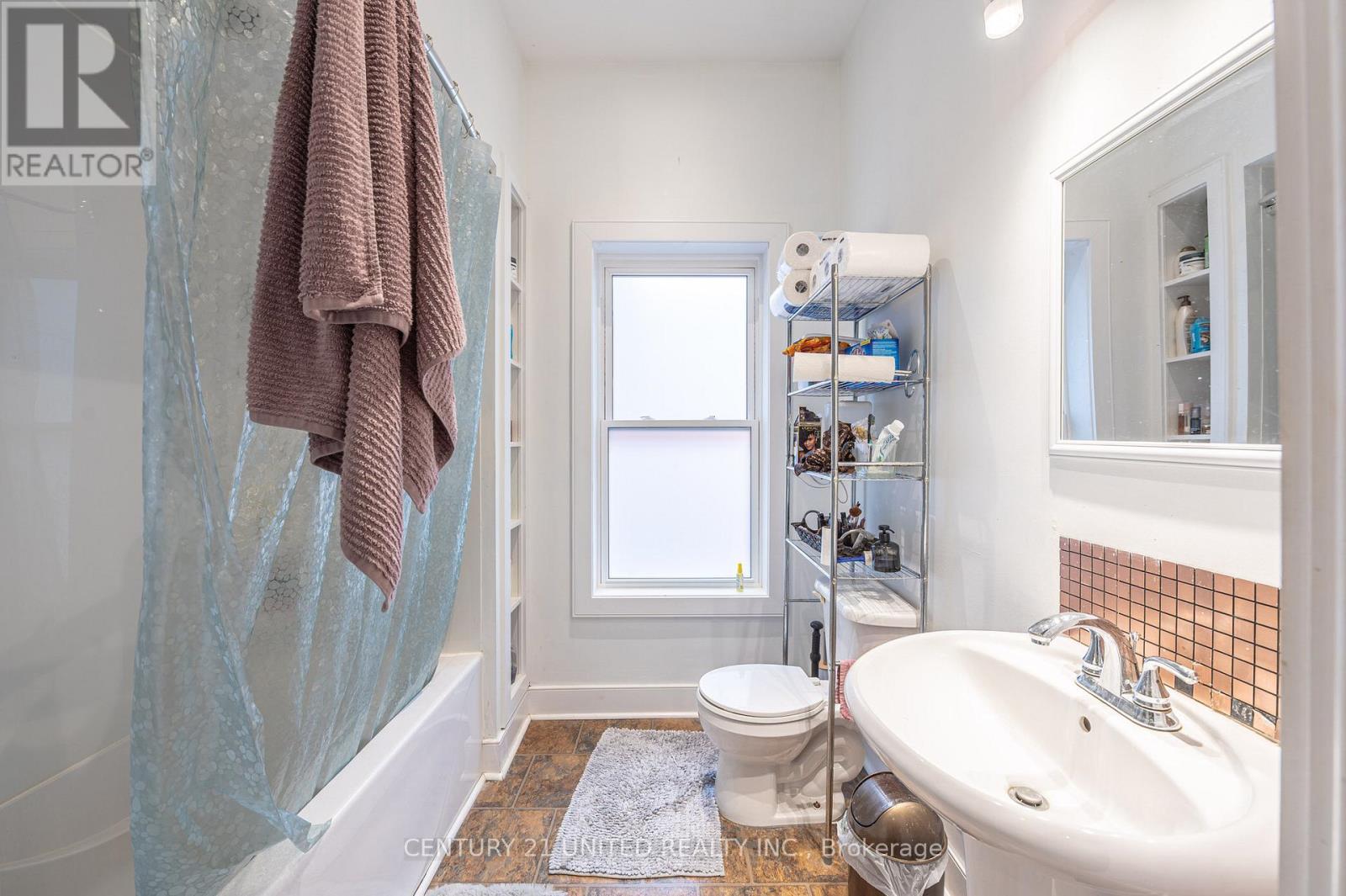 210 Mcdonnel Street, Peterborough (Town Ward 3), Ontario  K9H 2V9 - Photo 33 - X12476113