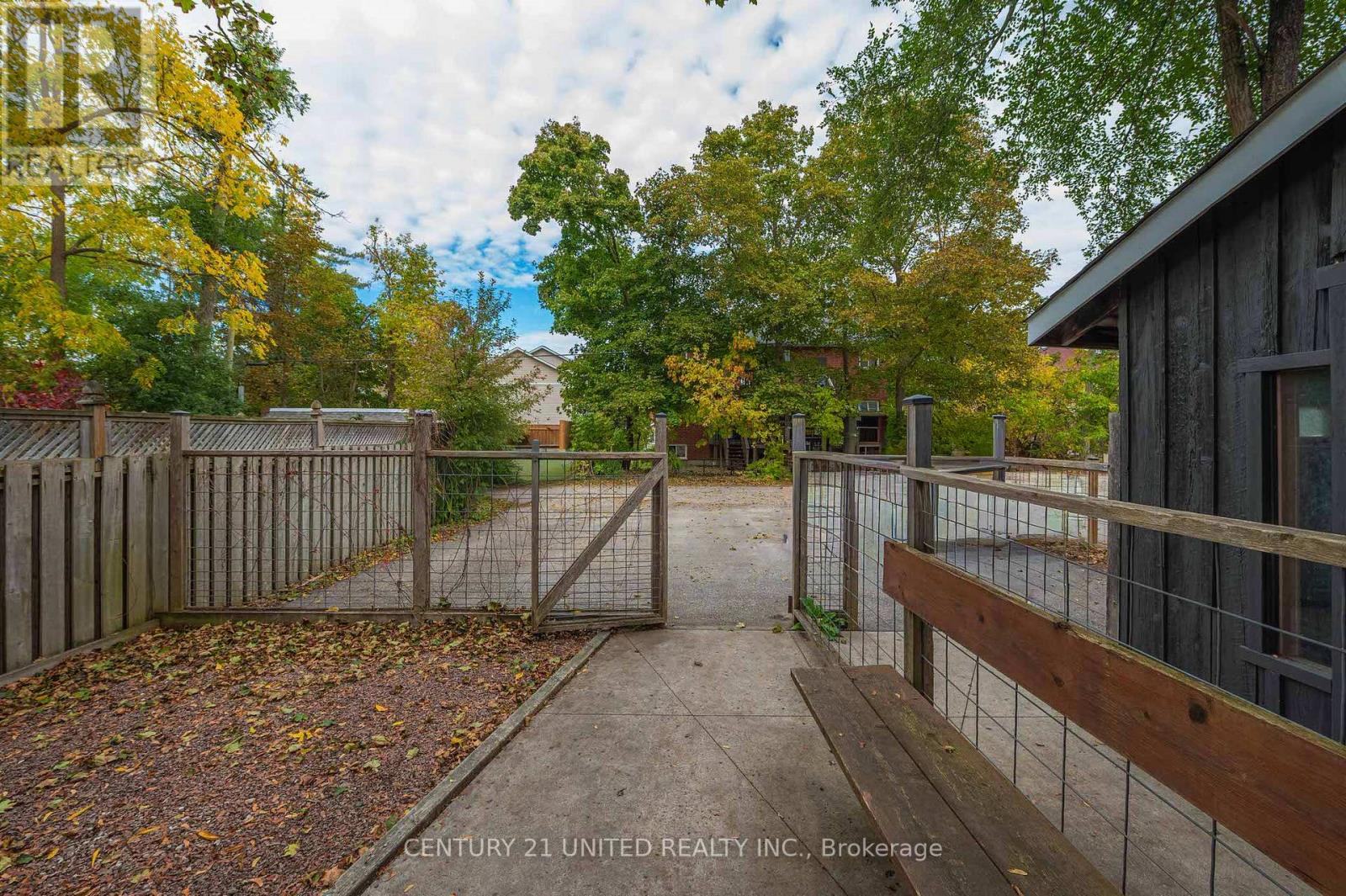 210 Mcdonnel Street, Peterborough (Town Ward 3), Ontario  K9H 2V9 - Photo 36 - X12476113