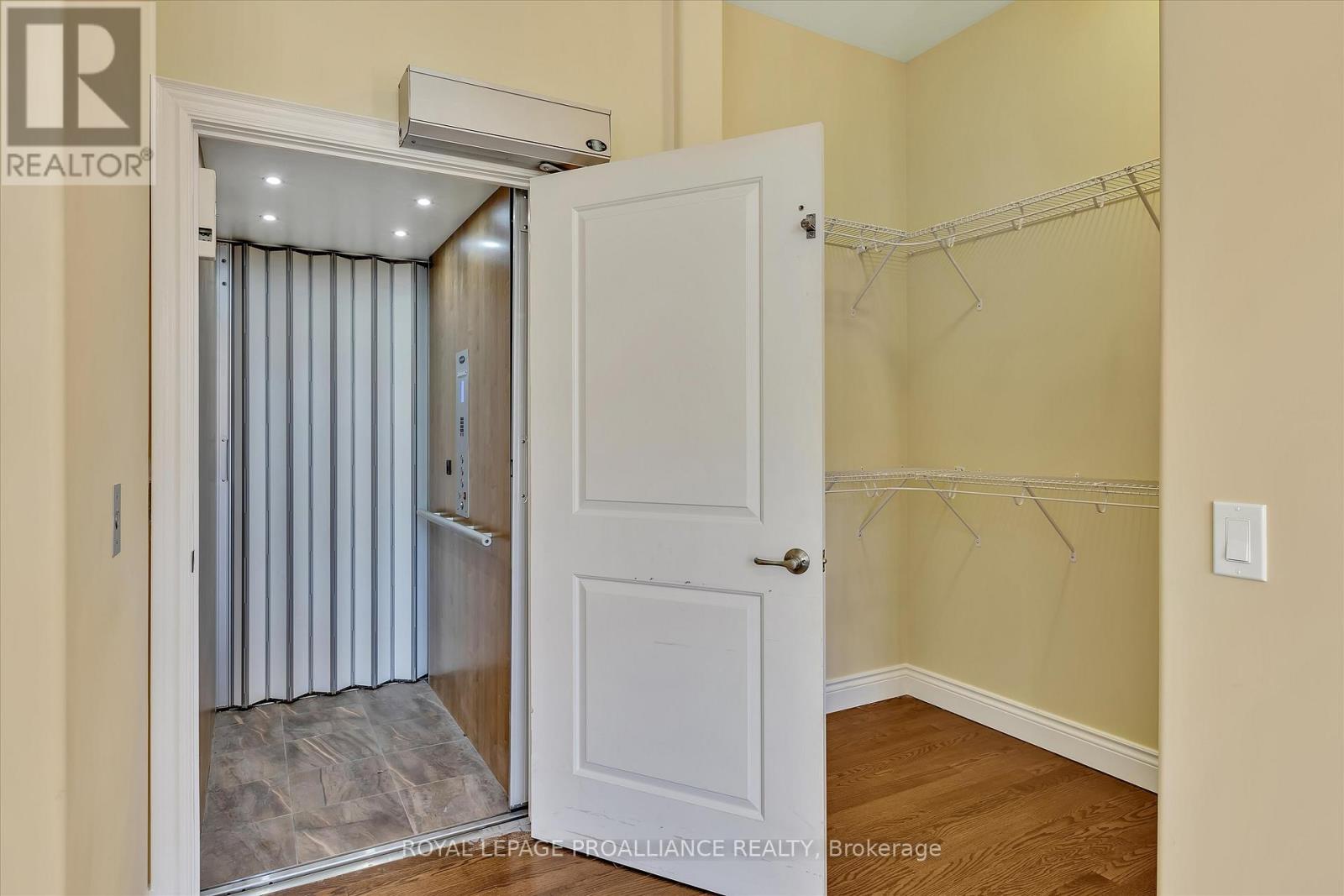 23 Brinton Drive, Peterborough (Otonabee Ward 1), Ontario  K9J 8S9 - Photo 21 - X12476114