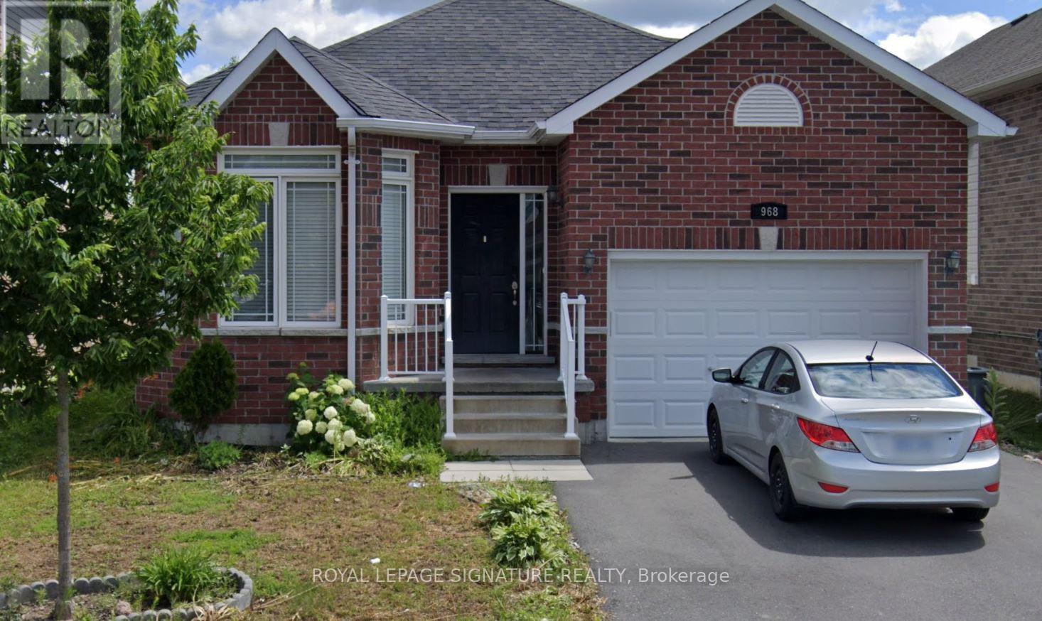 968 Avery Avenue, Peterborough (Monaghan Ward 2), Ontario  K9J 0G9 - Photo 1 - X12475486