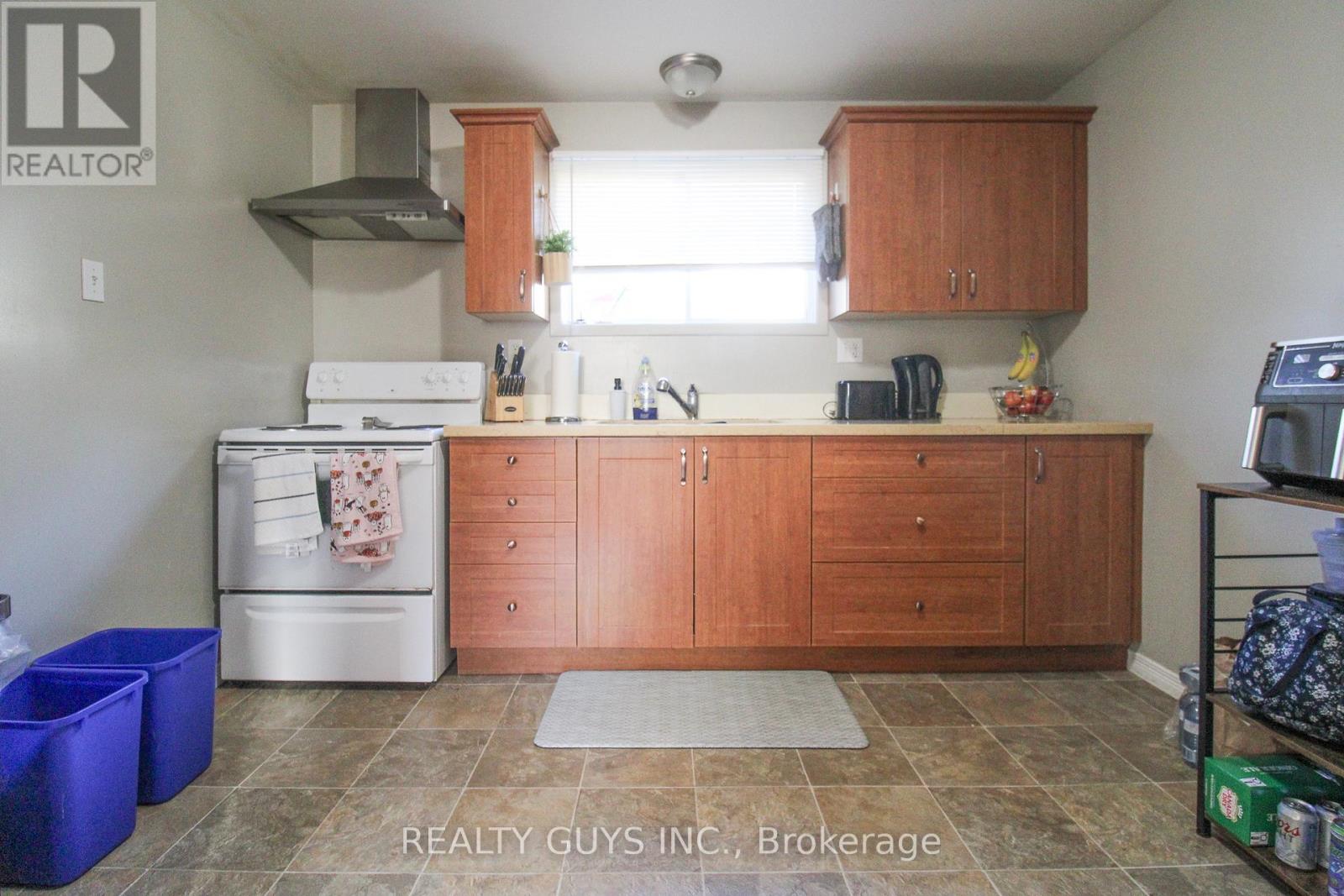 554 Crystal Drive, Peterborough (Ashburnham Ward 4), Ontario  K9J 8H5 - Photo 8 - X12476238