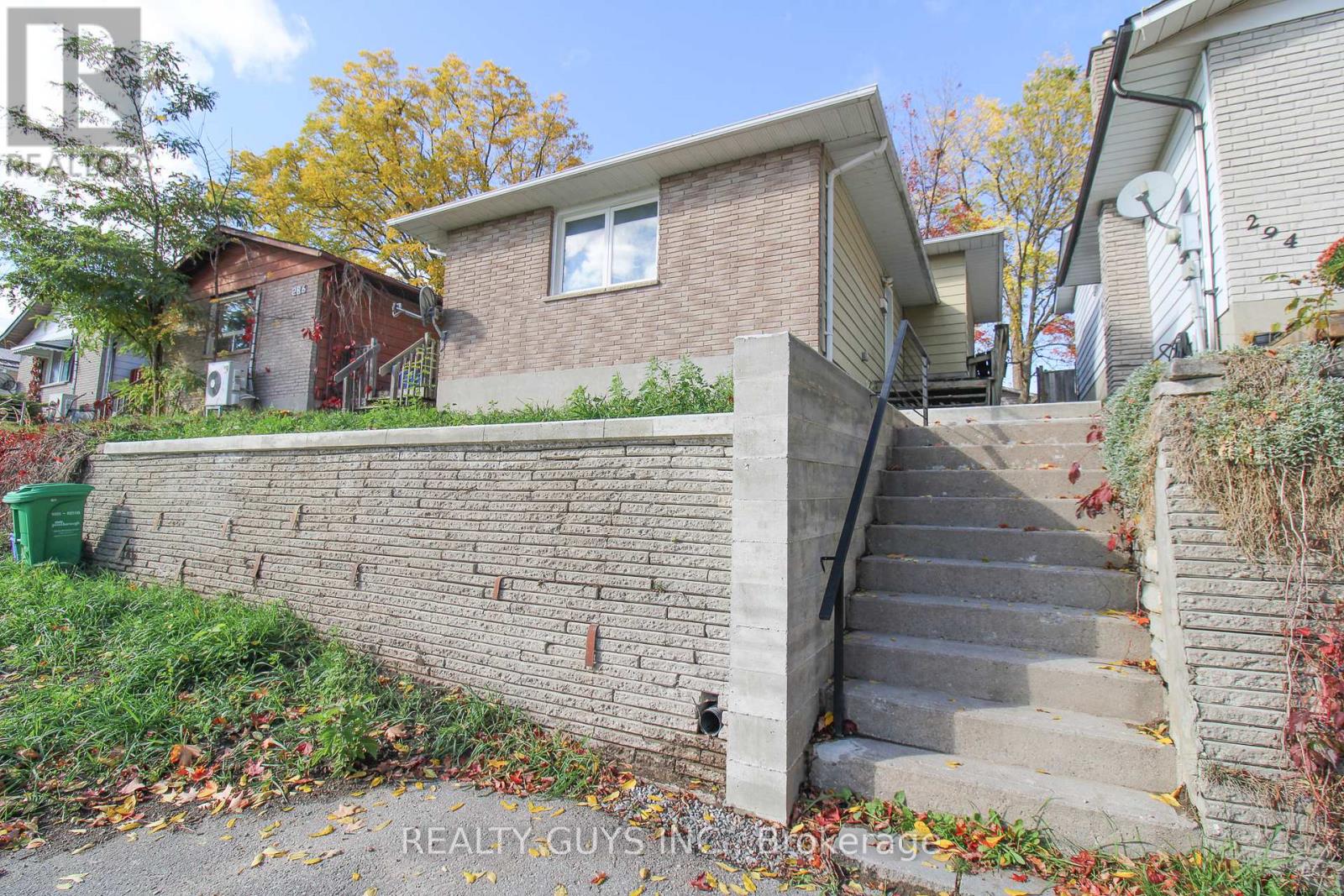 290 Mcfarlane Street, Peterborough (Ashburnham Ward 4), Ontario  K9H 1K4 - Photo 1 - X12476246