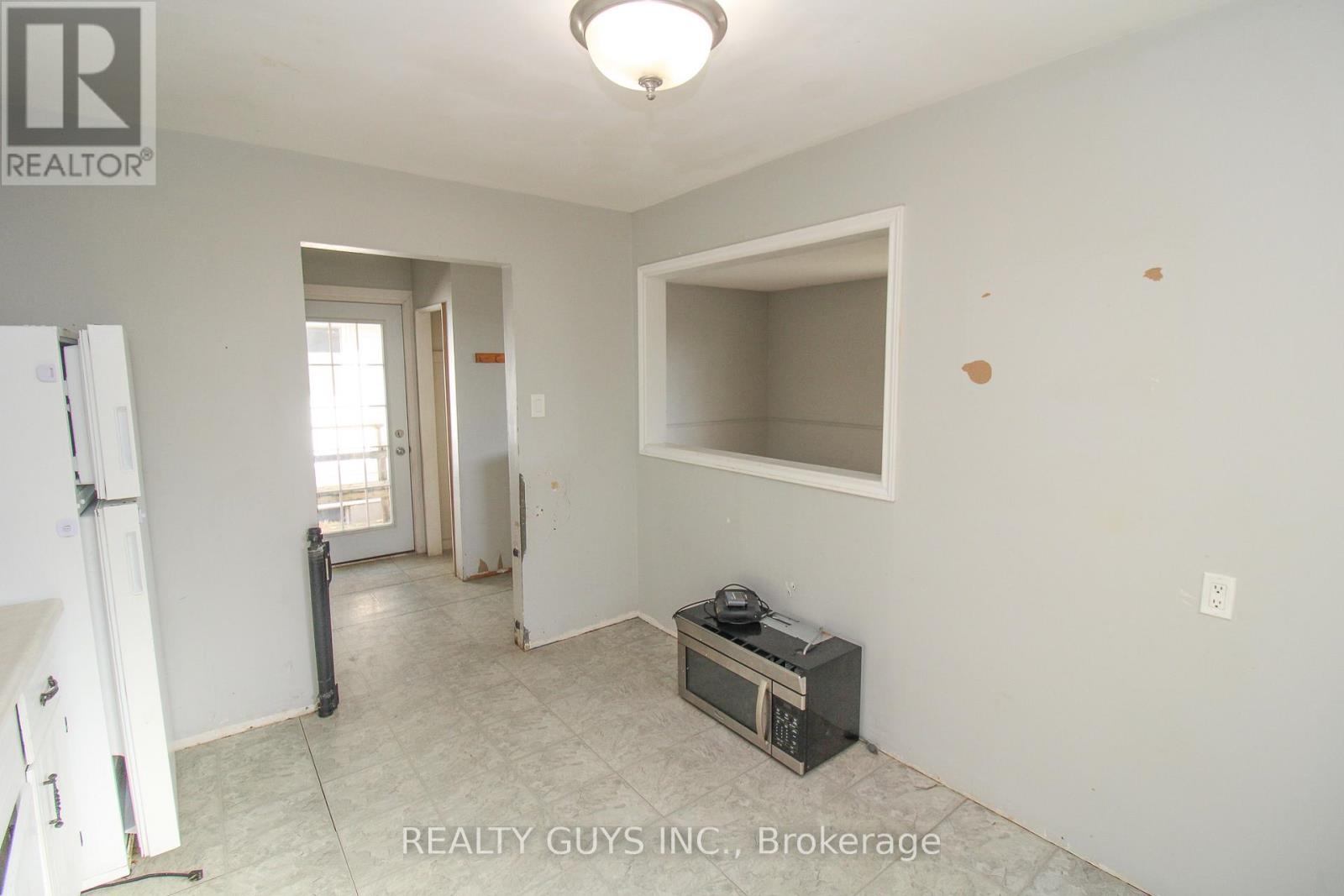 290 Mcfarlane Street, Peterborough (Ashburnham Ward 4), Ontario  K9H 1K4 - Photo 11 - X12476246