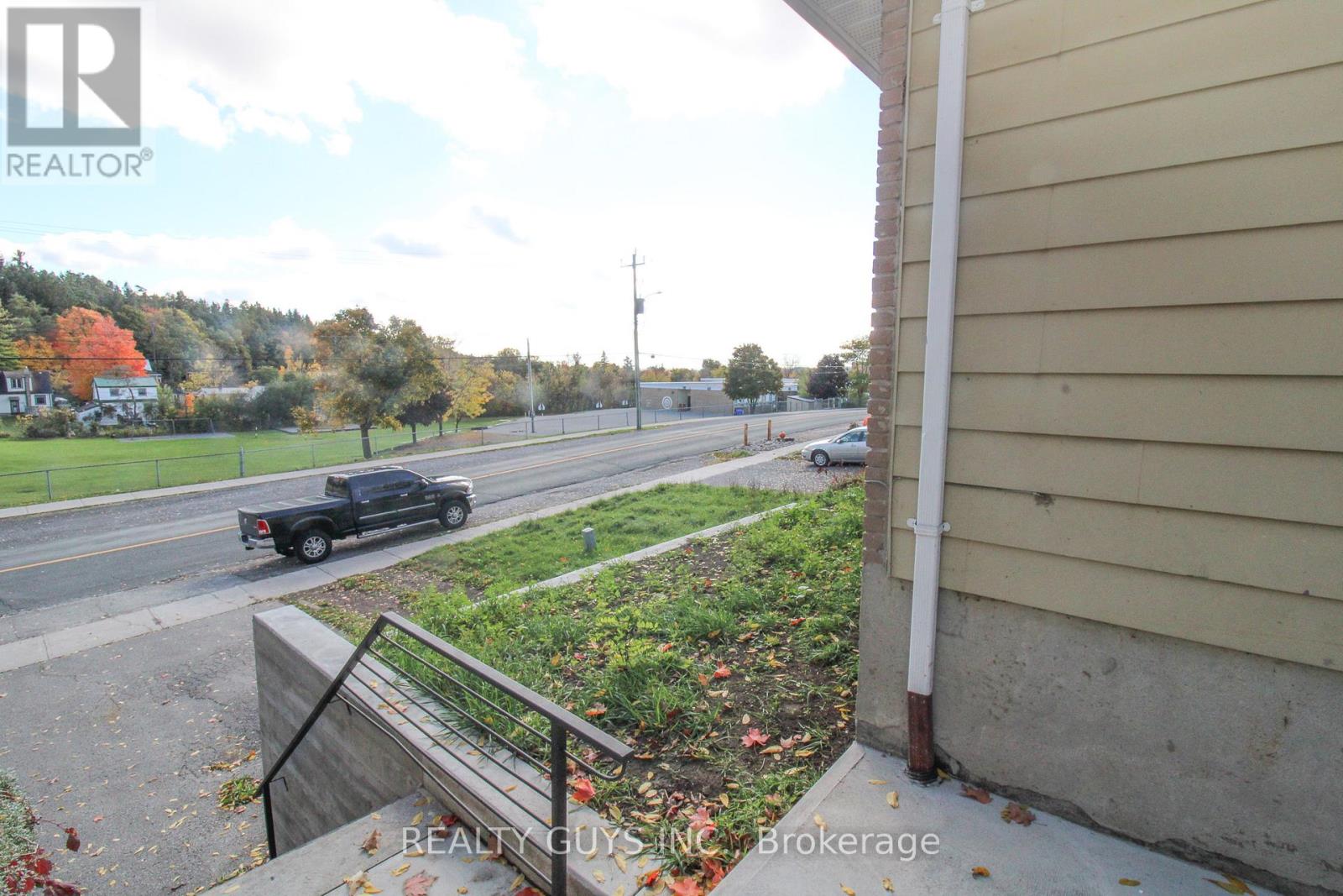 290 Mcfarlane Street, Peterborough (Ashburnham Ward 4), Ontario  K9H 1K4 - Photo 4 - X12476246