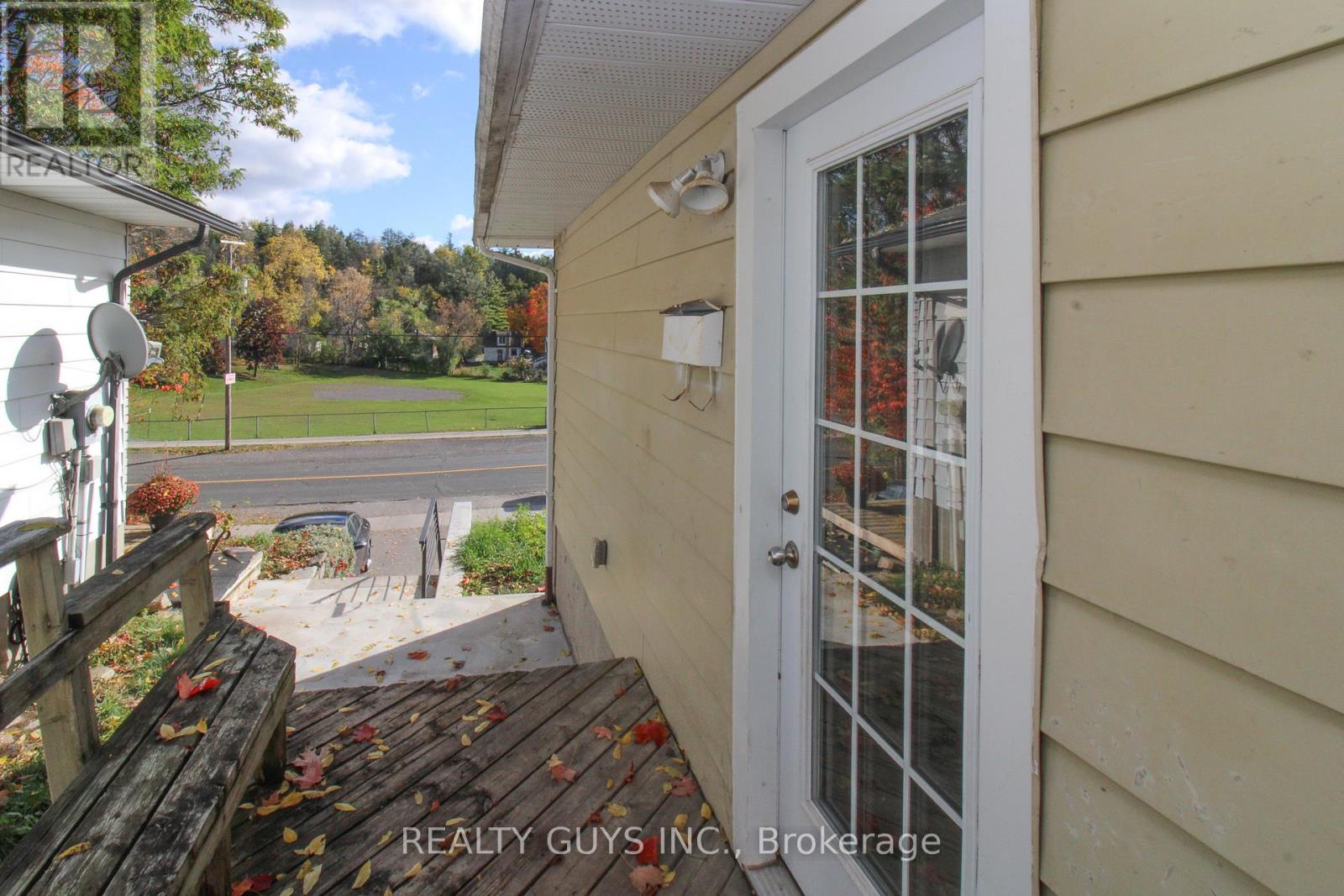 290 Mcfarlane Street, Peterborough (Ashburnham Ward 4), Ontario  K9H 1K4 - Photo 7 - X12476246