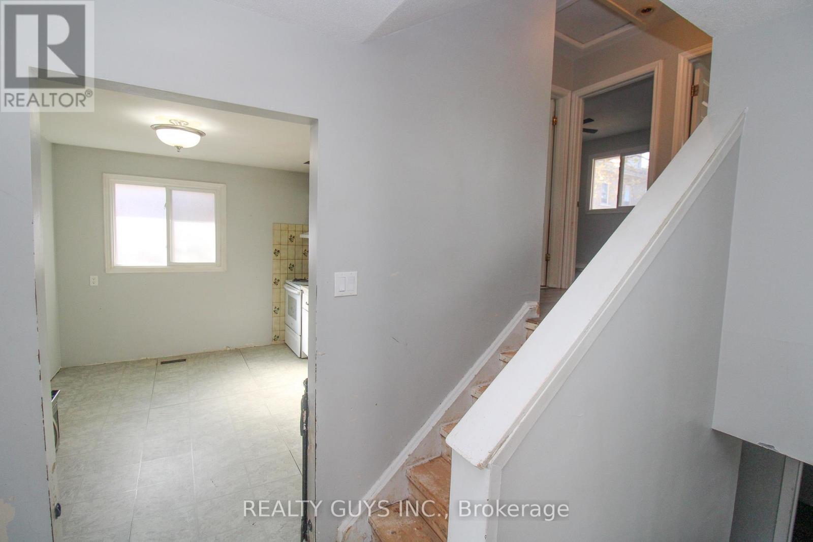290 Mcfarlane Street, Peterborough (Ashburnham Ward 4), Ontario  K9H 1K4 - Photo 8 - X12476246