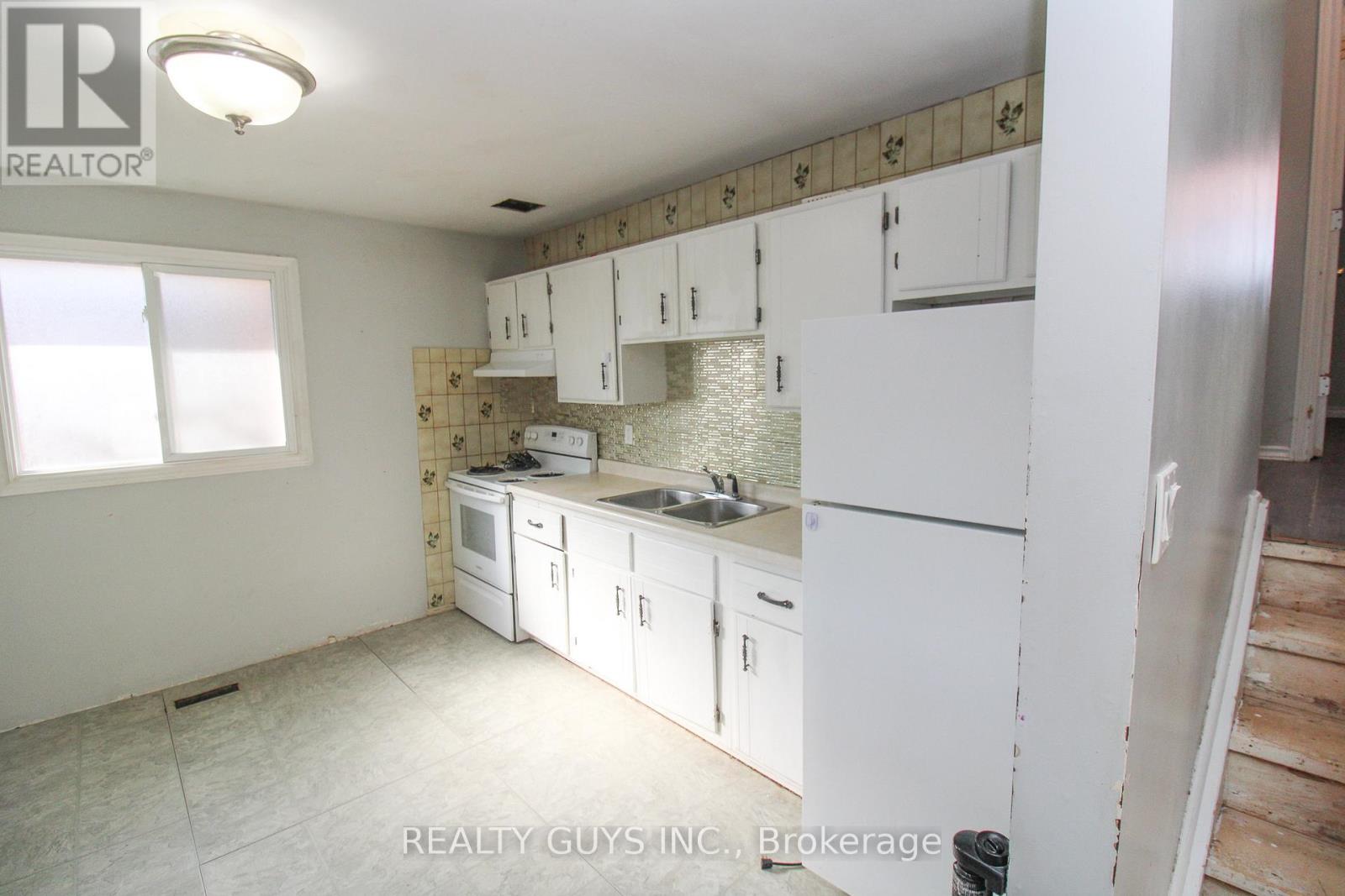290 Mcfarlane Street, Peterborough (Ashburnham Ward 4), Ontario  K9H 1K4 - Photo 9 - X12476246