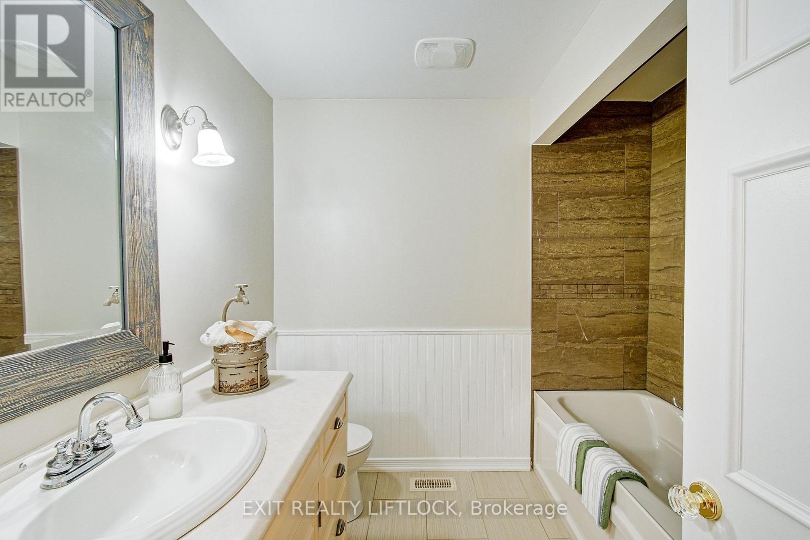 544 County Road 8, Douro-Dummer, Ontario  K0L 2H0 - Photo 15 - X12476524