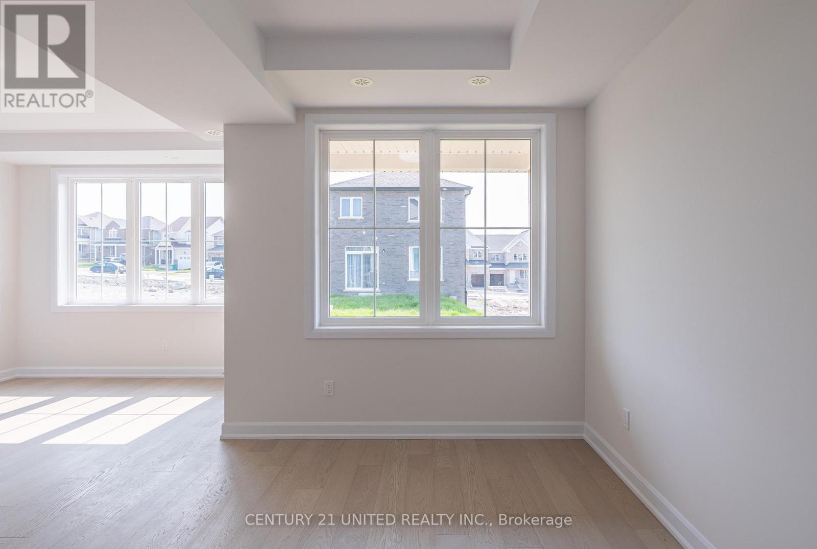 307 Mullighan Gardens, Peterborough (Monaghan Ward 2), Ontario  K9K 0H2 - Photo 4 - X12476581