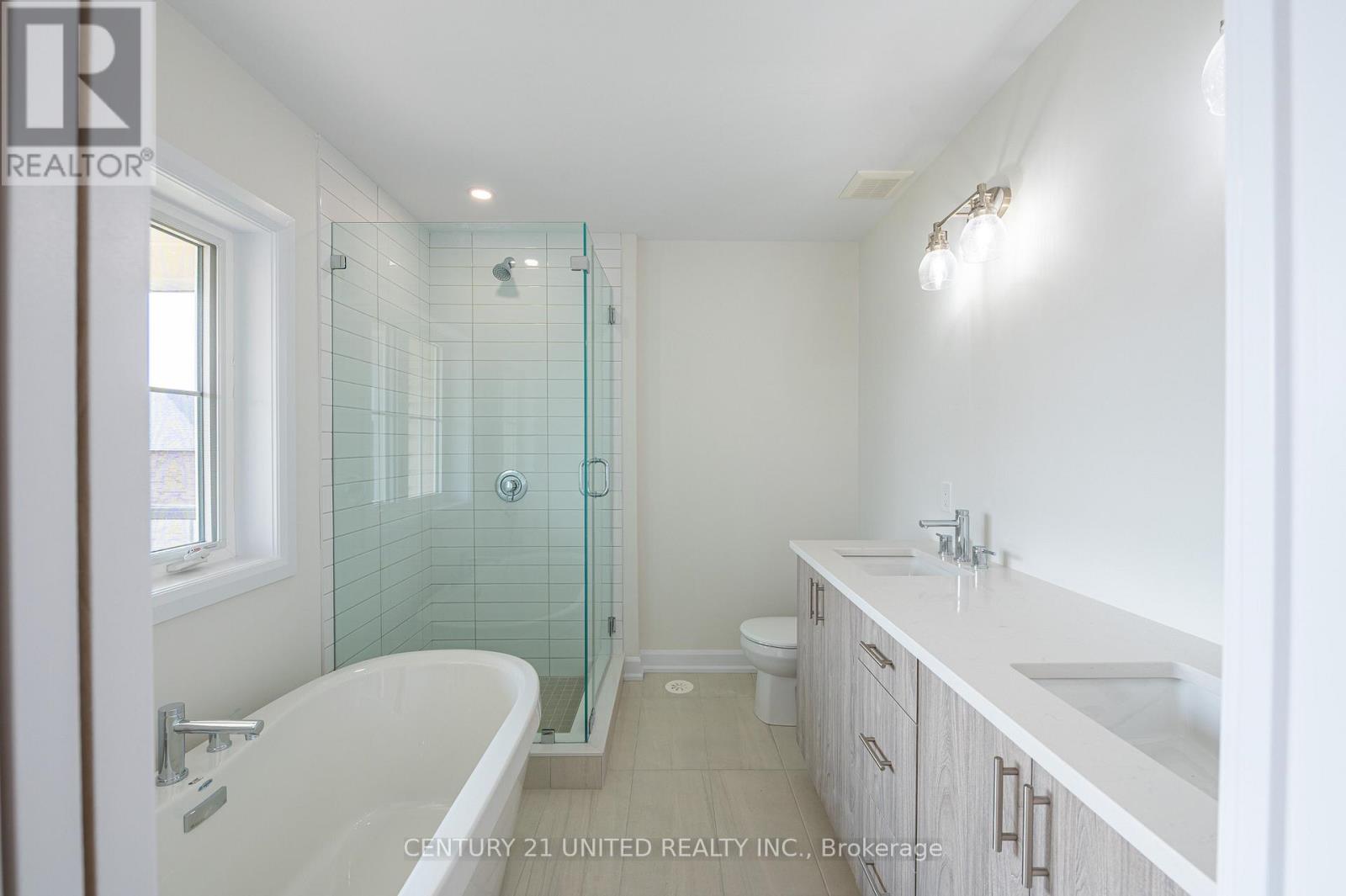 307 Mullighan Gardens, Peterborough (Monaghan Ward 2), Ontario  K9K 0H2 - Photo 7 - X12476581