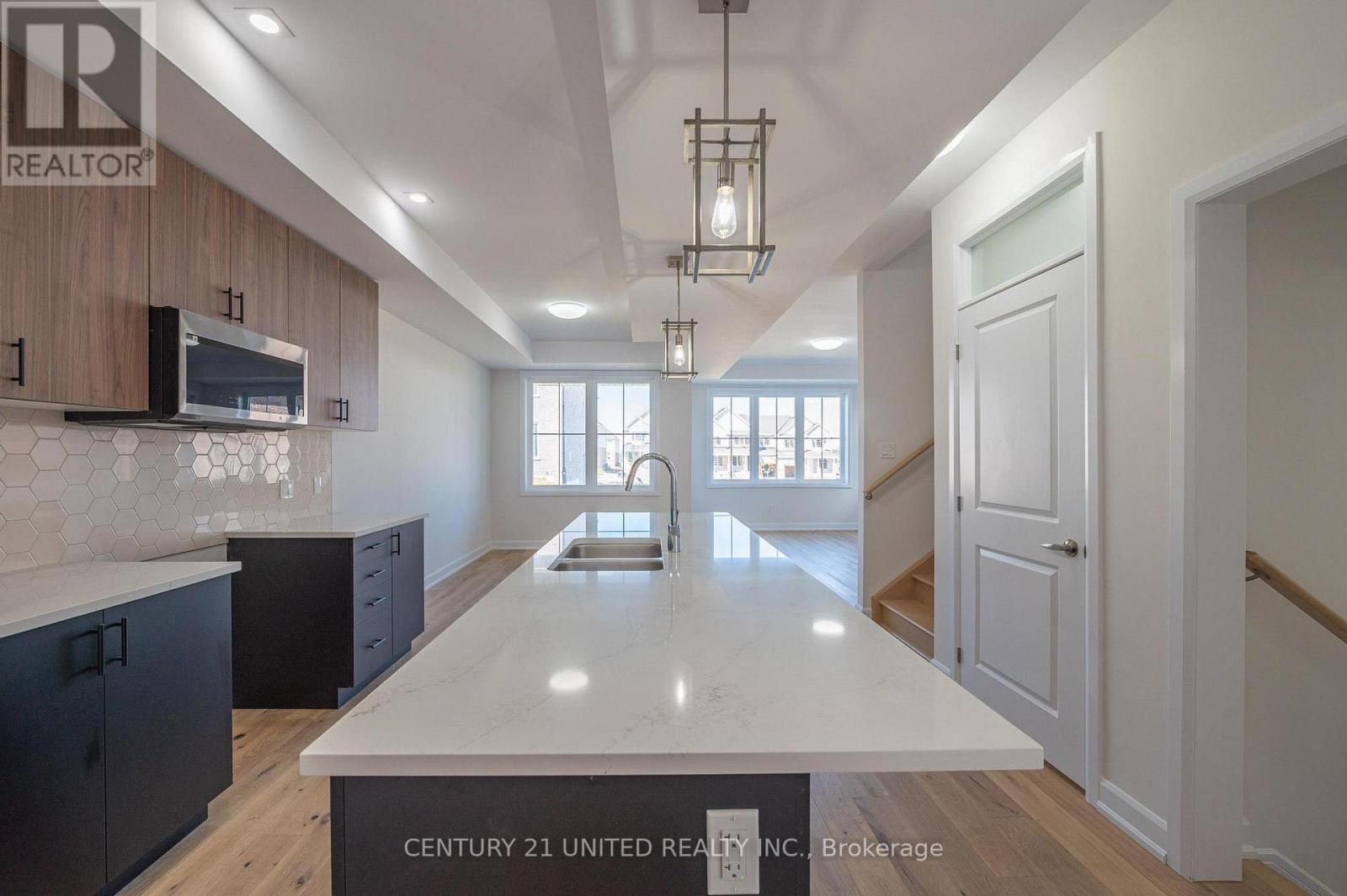 305 Mullighan Gardens, Peterborough (Monaghan Ward 2), Ontario  K9K 0G3 - Photo 2 - X12476613