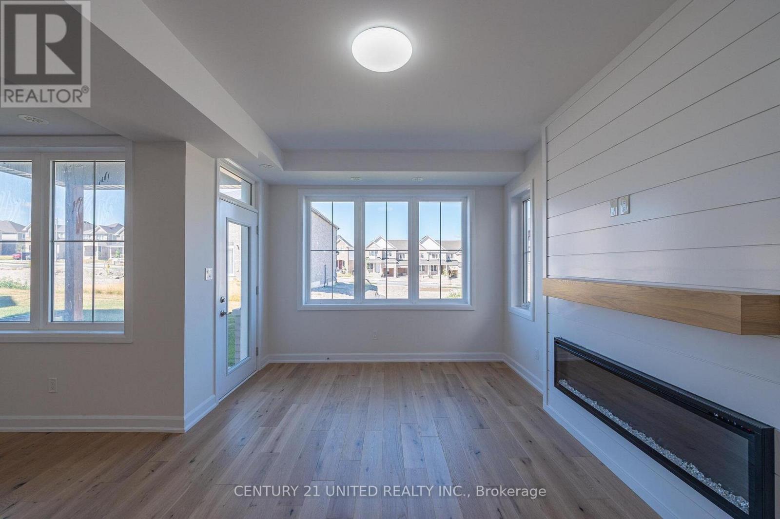 305 Mullighan Gardens, Peterborough (Monaghan Ward 2), Ontario  K9K 0G3 - Photo 3 - X12476613