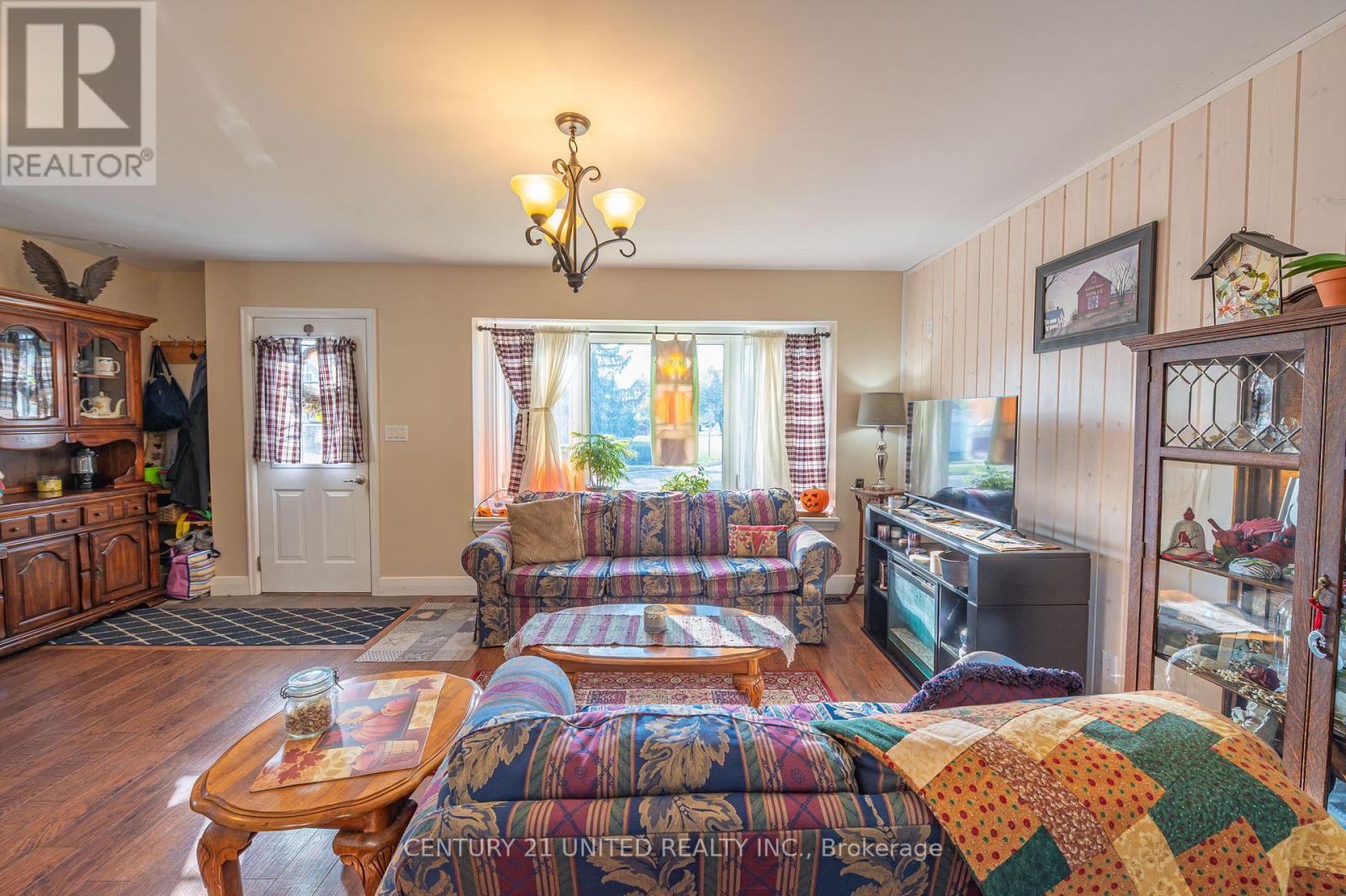 498 Howden Street, Peterborough (Otonabee Ward 1), Ontario  K9J 4B3 - Photo 11 - X12476651