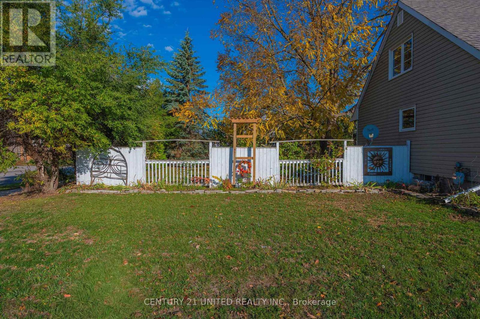 498 Howden Street, Peterborough (Otonabee Ward 1), Ontario  K9J 4B3 - Photo 27 - X12476651