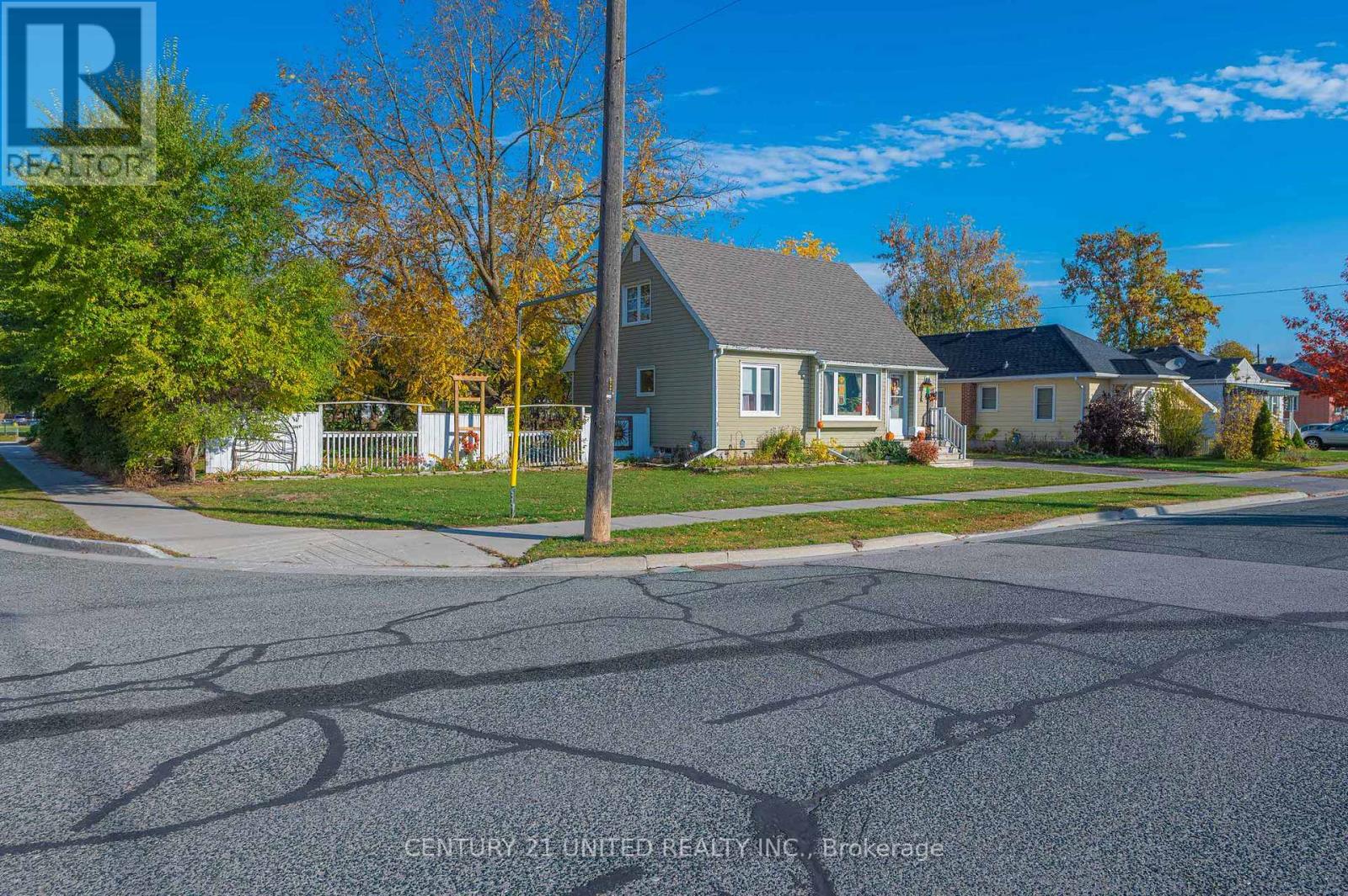 498 Howden Street, Peterborough (Otonabee Ward 1), Ontario  K9J 4B3 - Photo 28 - X12476651